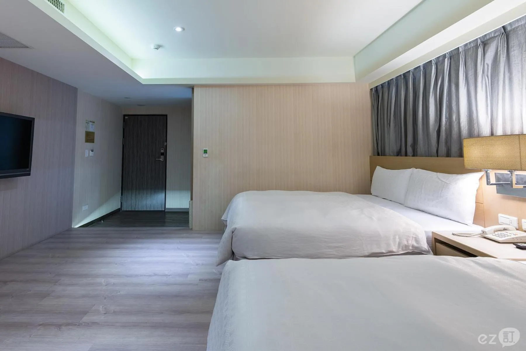 Bed in Paris Business Hotel