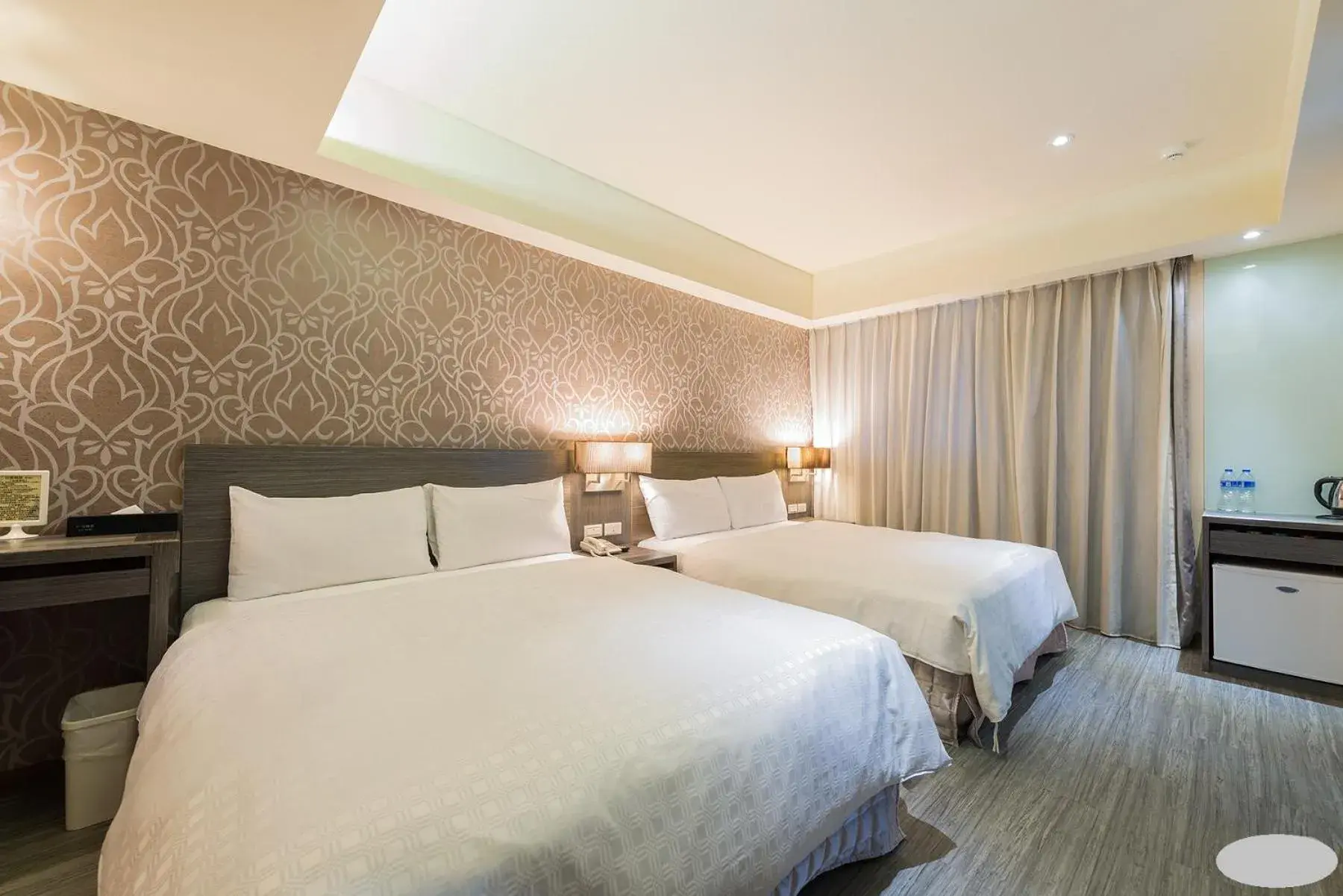 Photo of the whole room, Bed in Paris Business Hotel Photo of the whole room, Bed in Paris Business Hotel