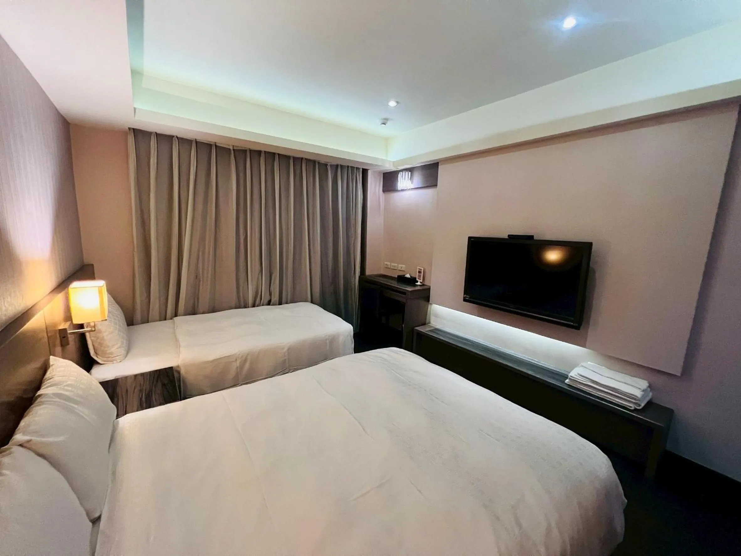 Bed in Paris Business Hotel