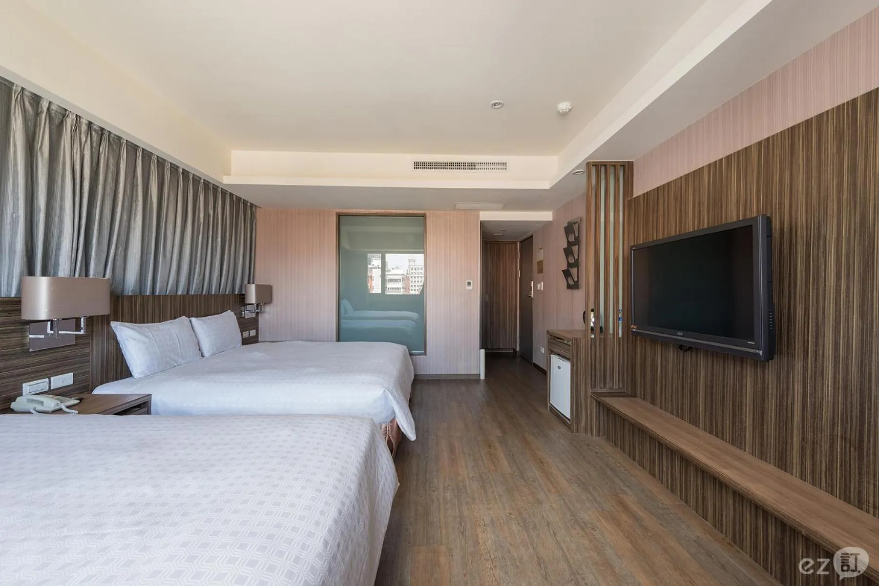 Photo of the whole room, Bed in Paris Business Hotel