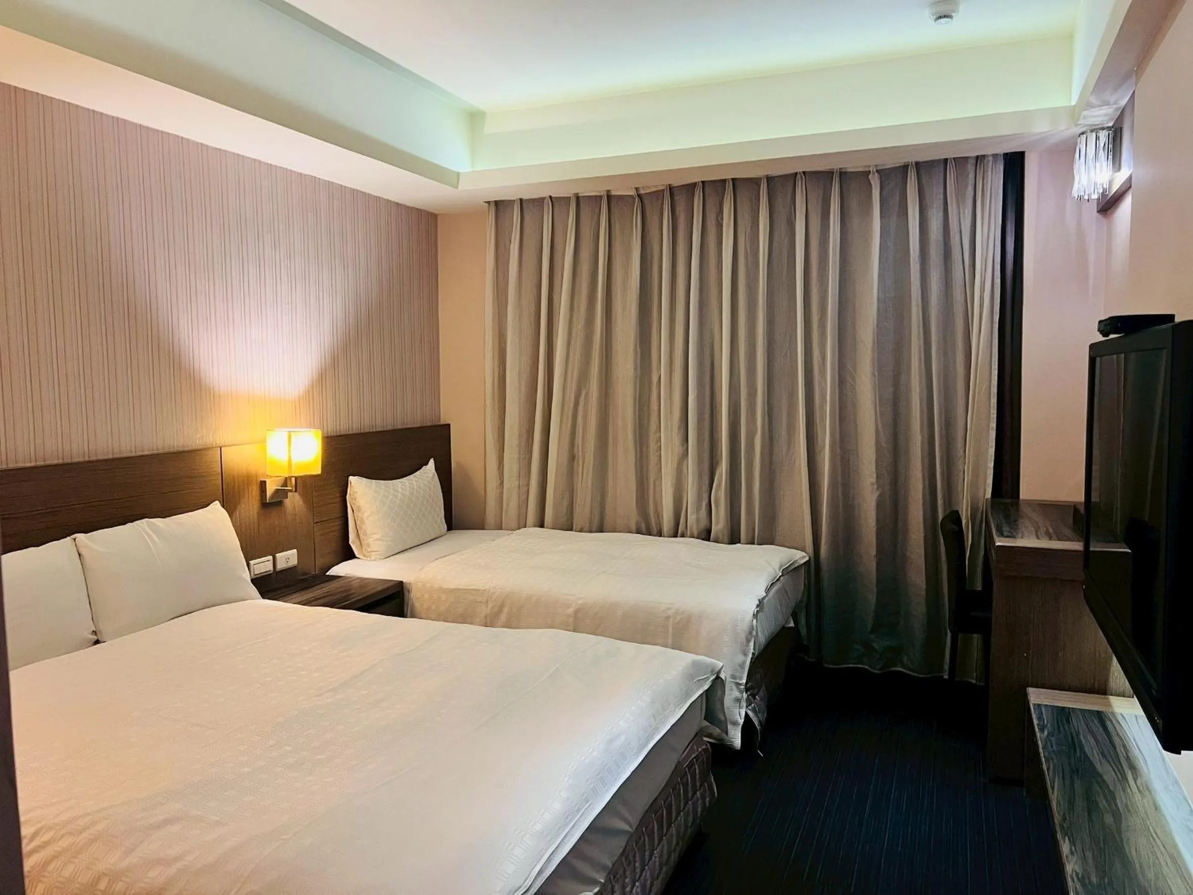 Bed in Paris Business Hotel