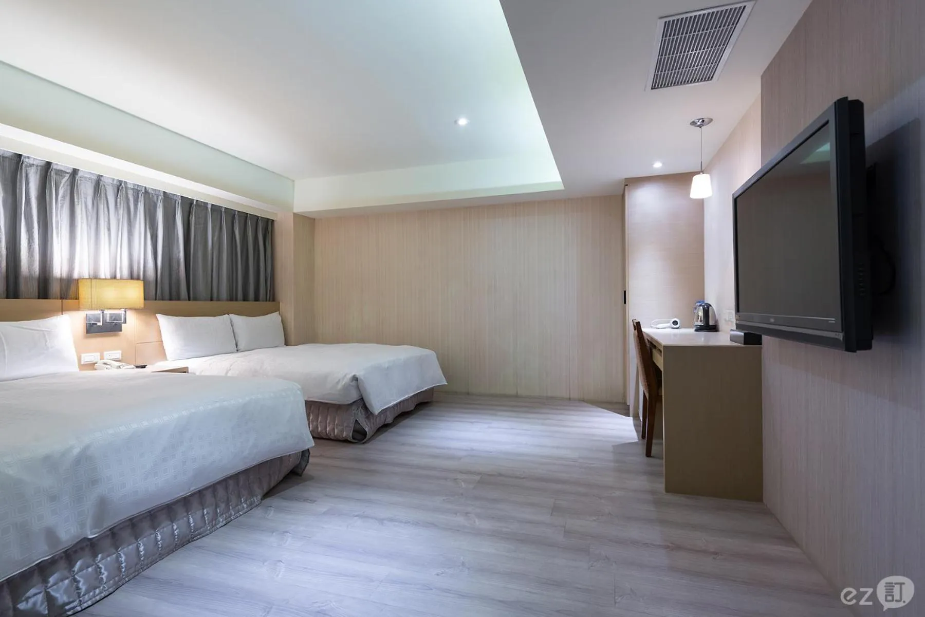 Bed in Paris Business Hotel