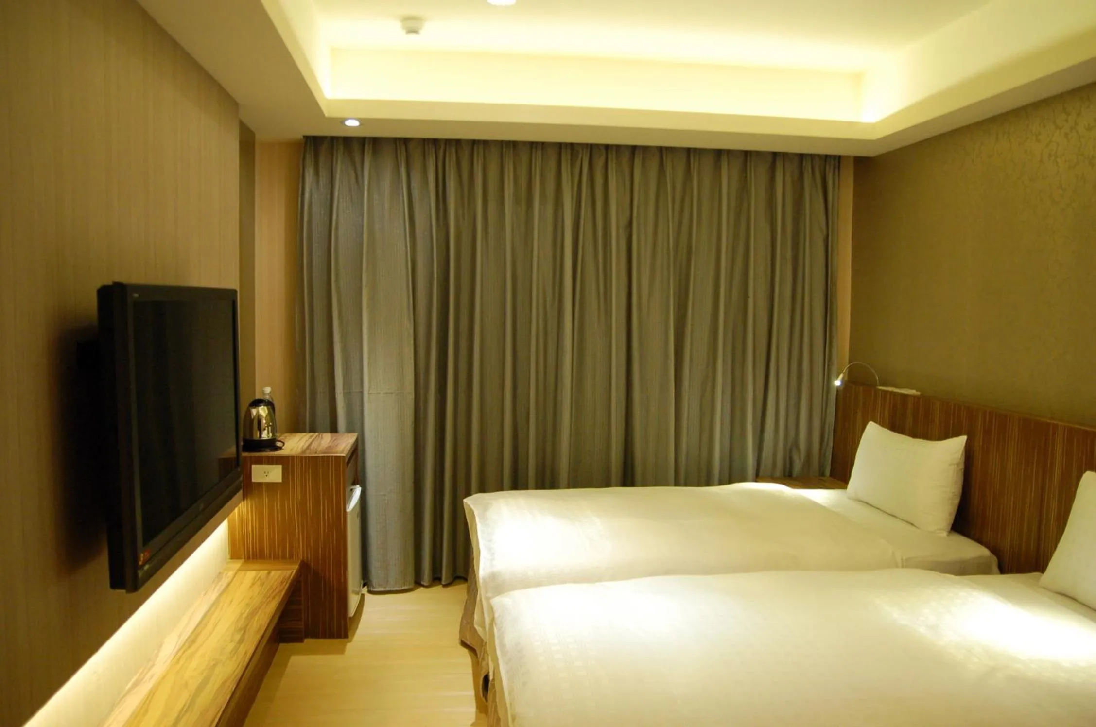 Bed in Paris Business Hotel