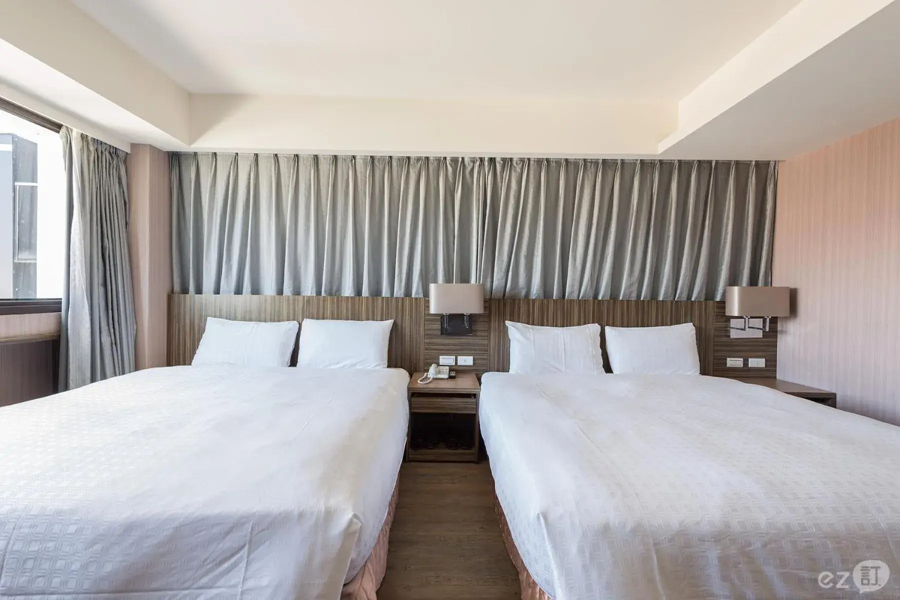 Bed in Paris Business Hotel Bed in Paris Business Hotel