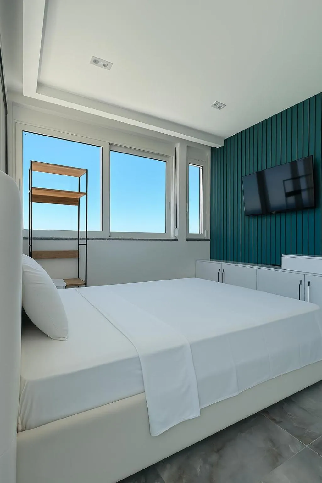 Deluxe Double Room with Balcony and Sea View in Oceanic Luxury Apartments