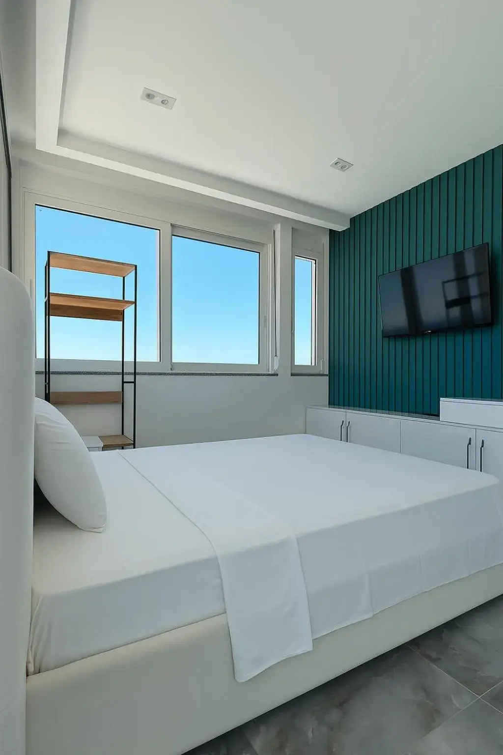 Deluxe Double Room with Balcony and Sea View in Oceanic Luxury Apartments Deluxe Double Room with Balcony and Sea View in Oceanic Luxury Apartments