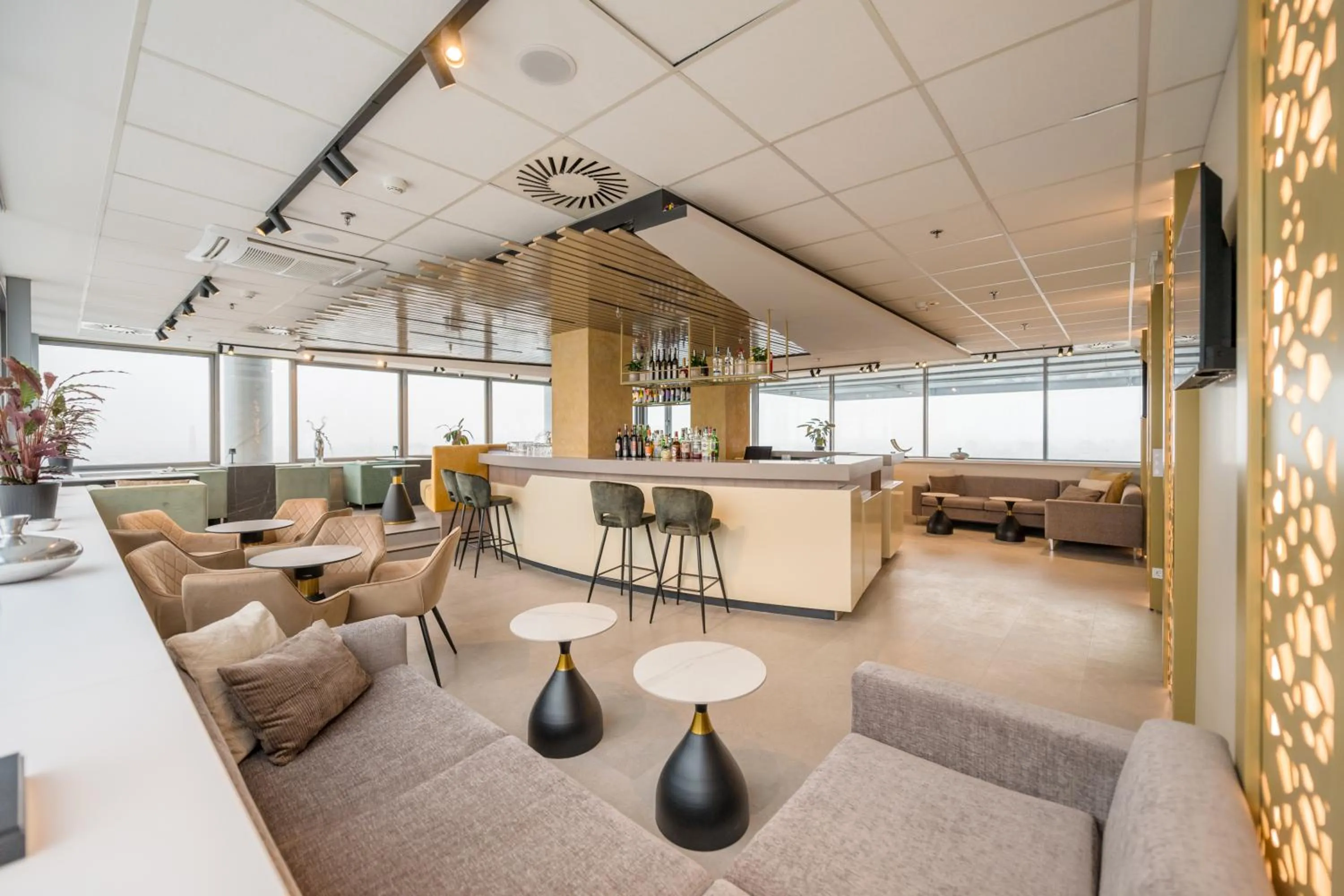 Lounge or bar in Expo Tower by Mellow Mood Hotels
