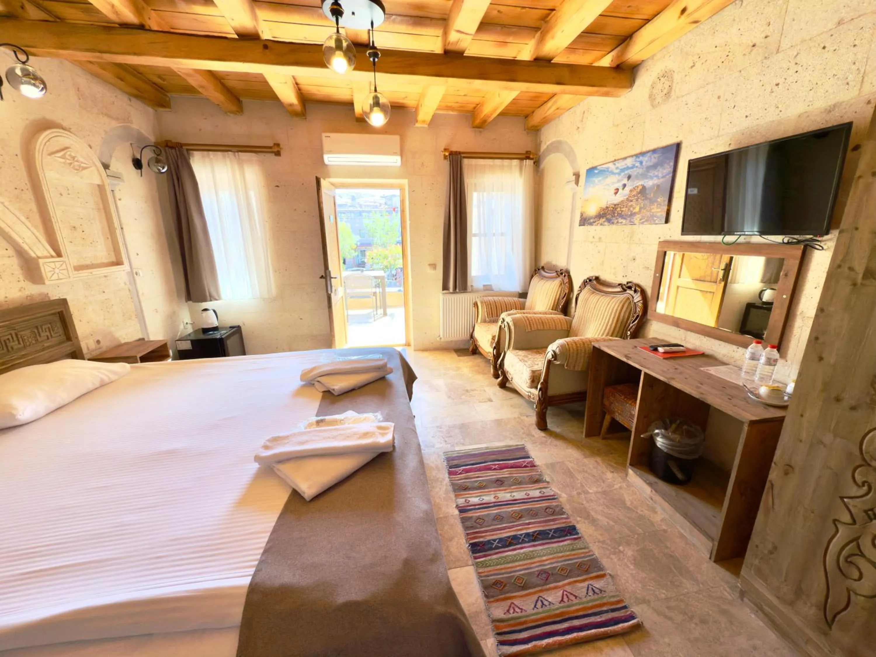 Photo of the whole room, Bed in Cappadocia Caves Hotel