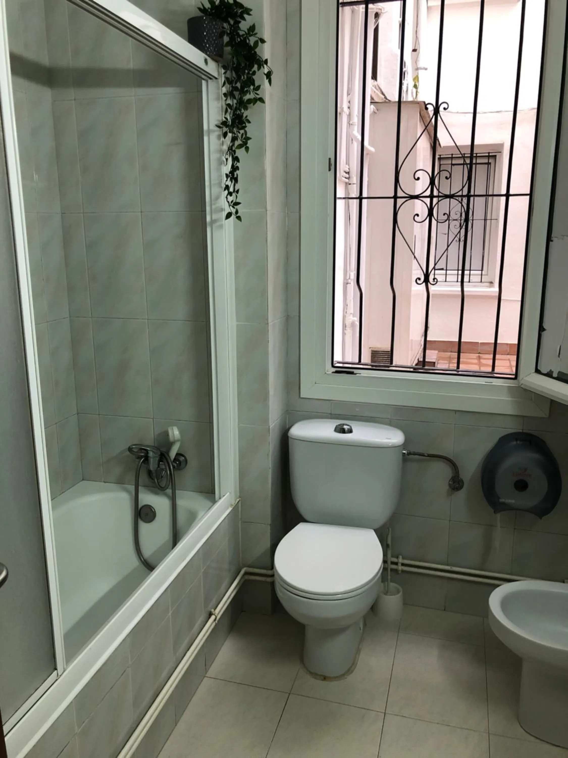 Bathroom in Pensión Arias