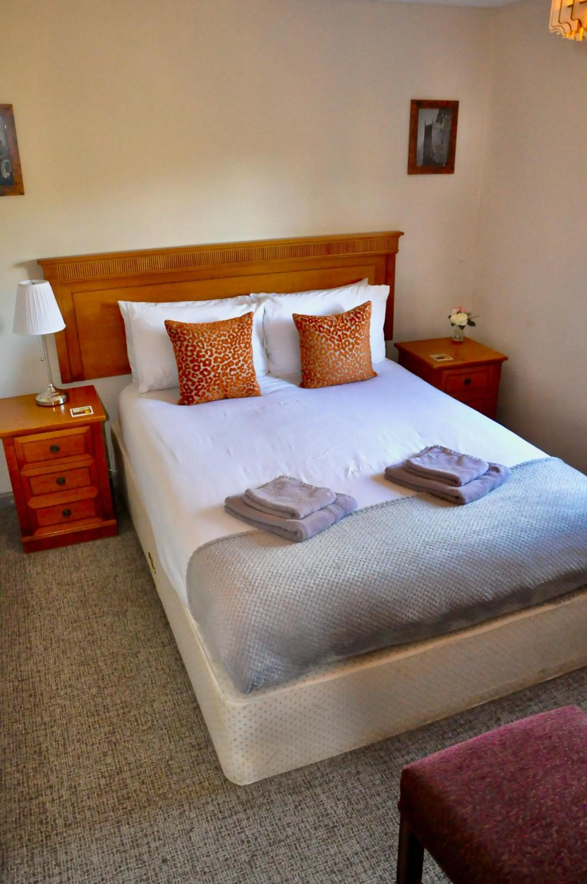 Bedroom, Bed in The Hollybush Inn and B&B