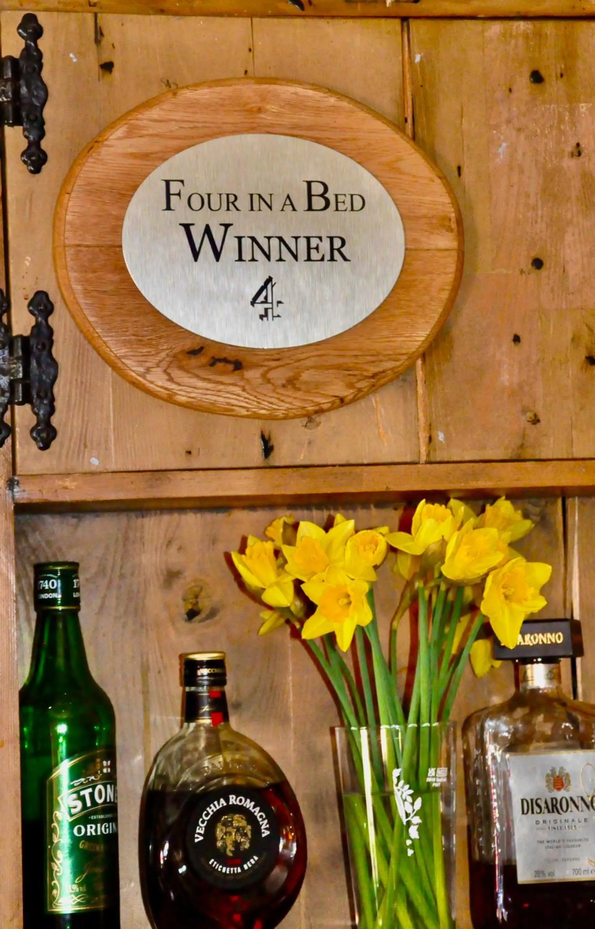 Logo/Certificate/Sign in The Hollybush Inn and B&B