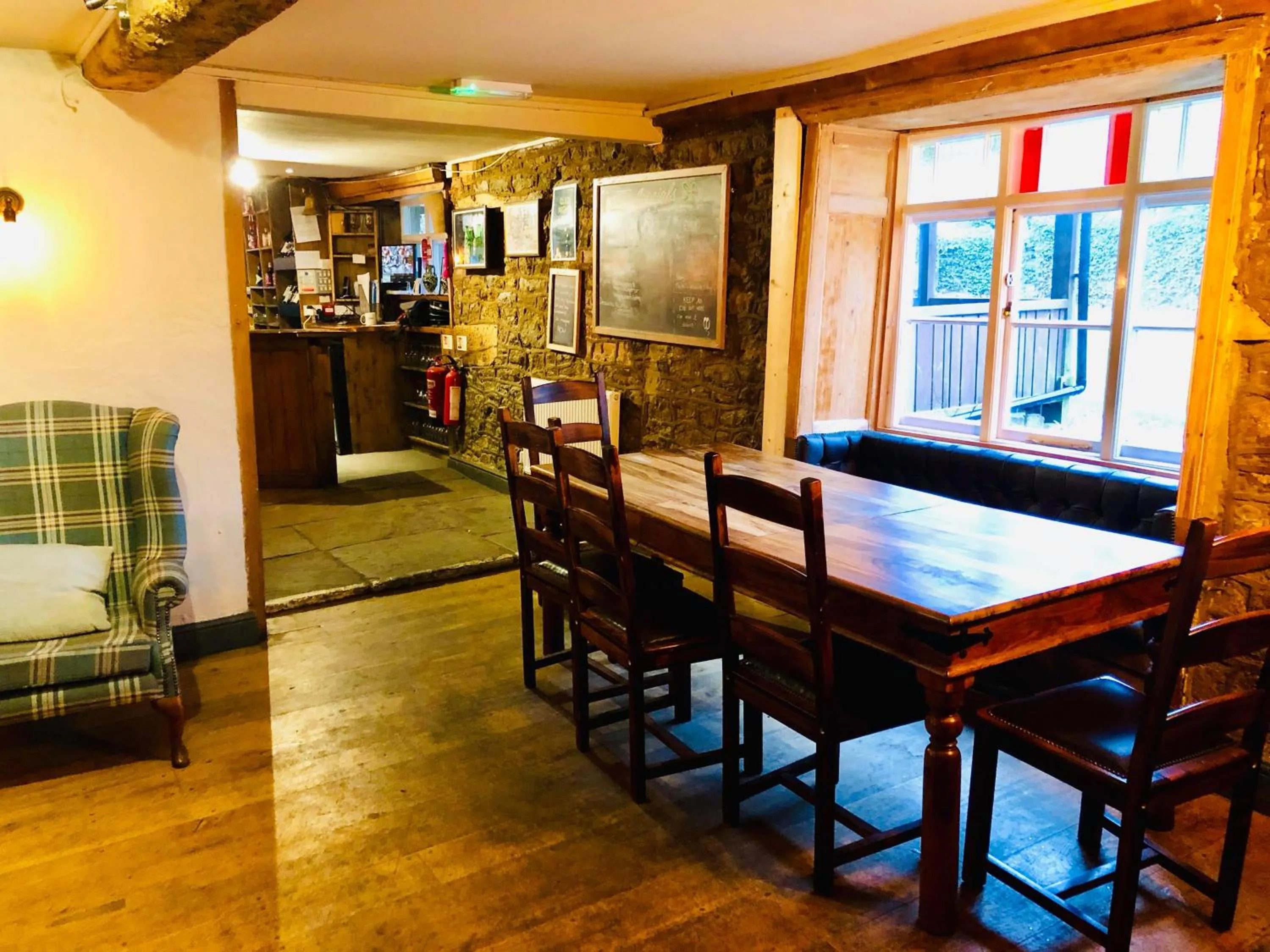 Lounge or bar in The Hollybush Inn and B&B