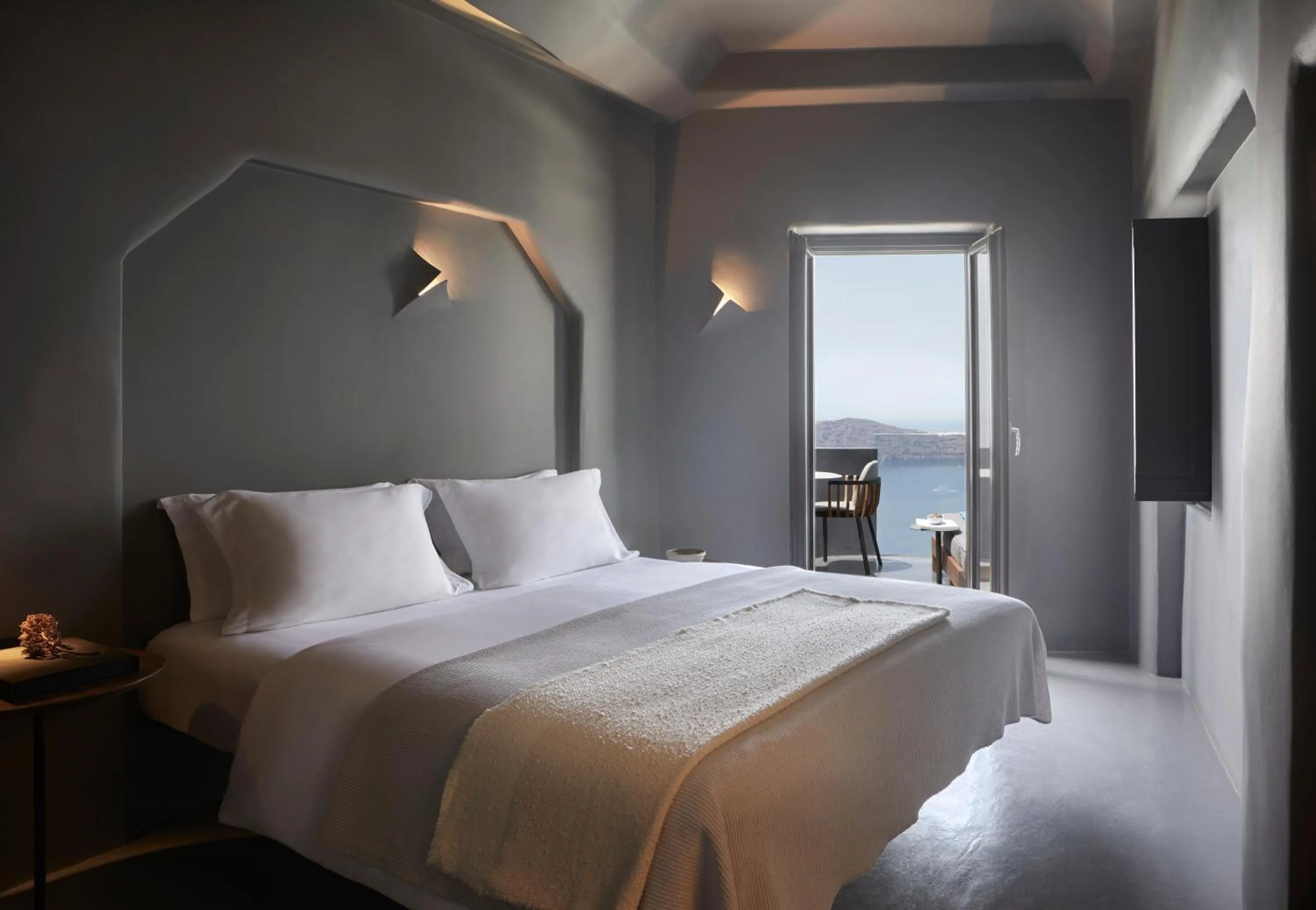 Bed in Kivotos Santorini - Preferred Hotels & Resorts