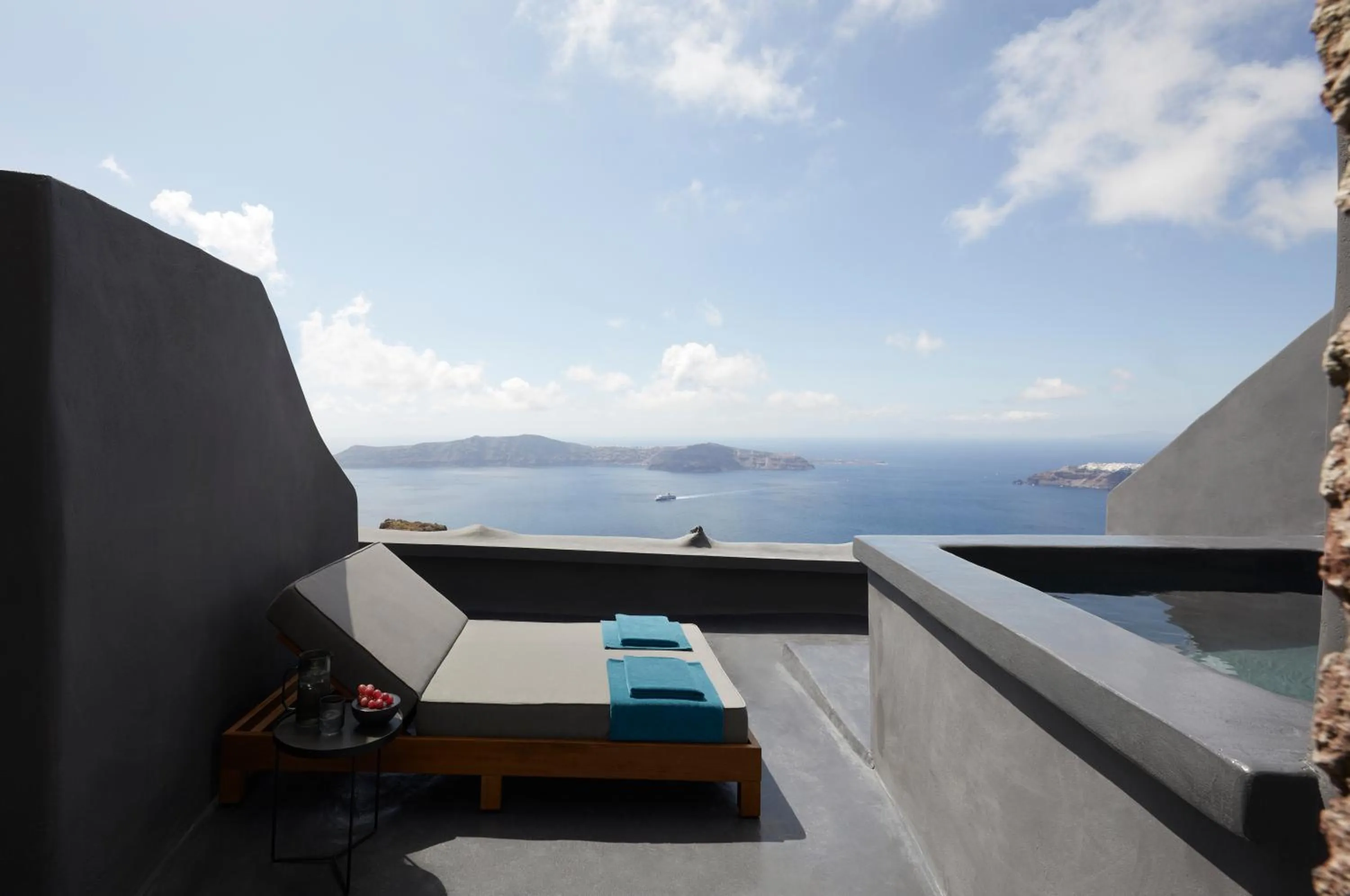 Natural landscape in Kivotos Santorini - Preferred Hotels & Resorts