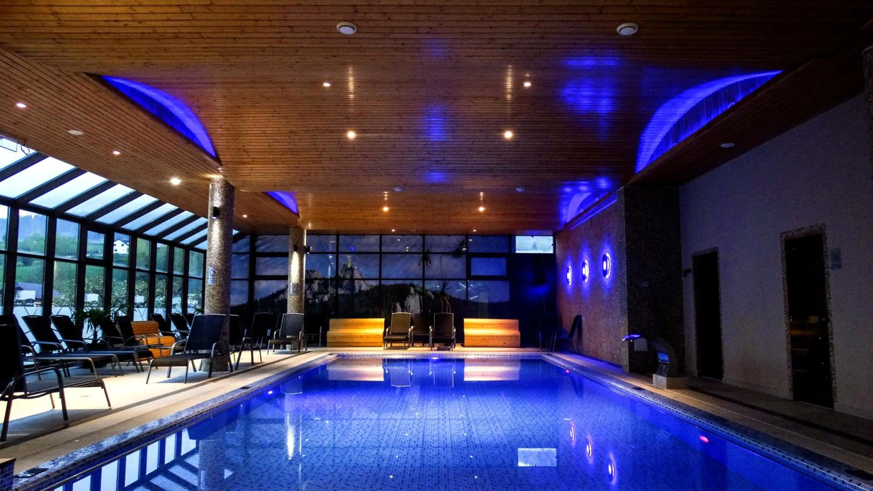 Swimming pool in Hotel Eden