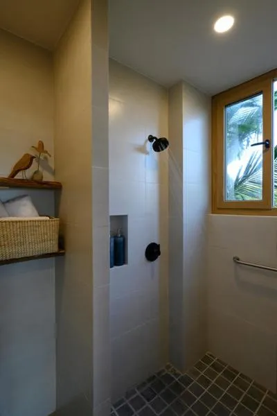 Shower in Hotel Basalto