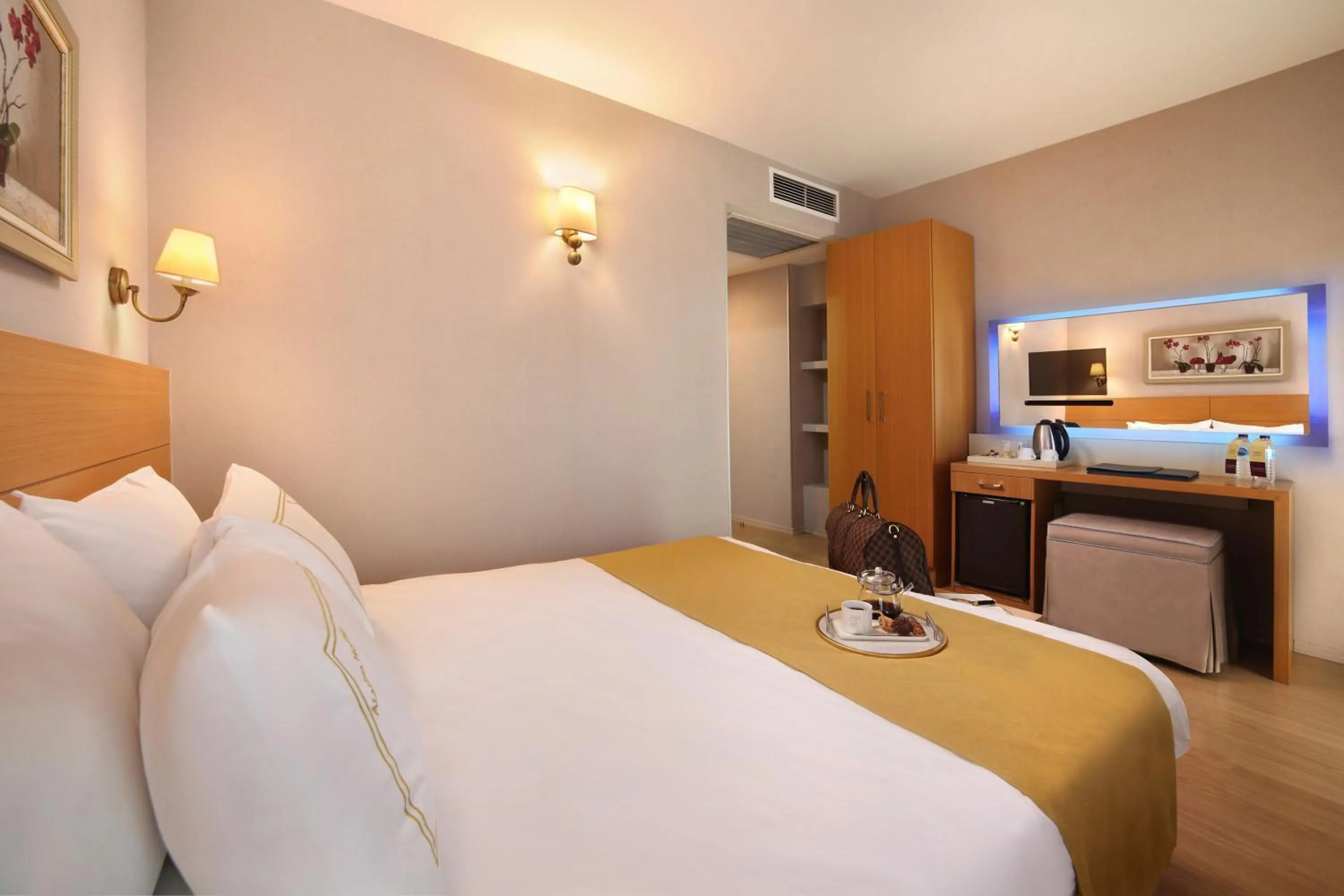 Photo of the whole room, Bed in Almina Hotel - Special Class