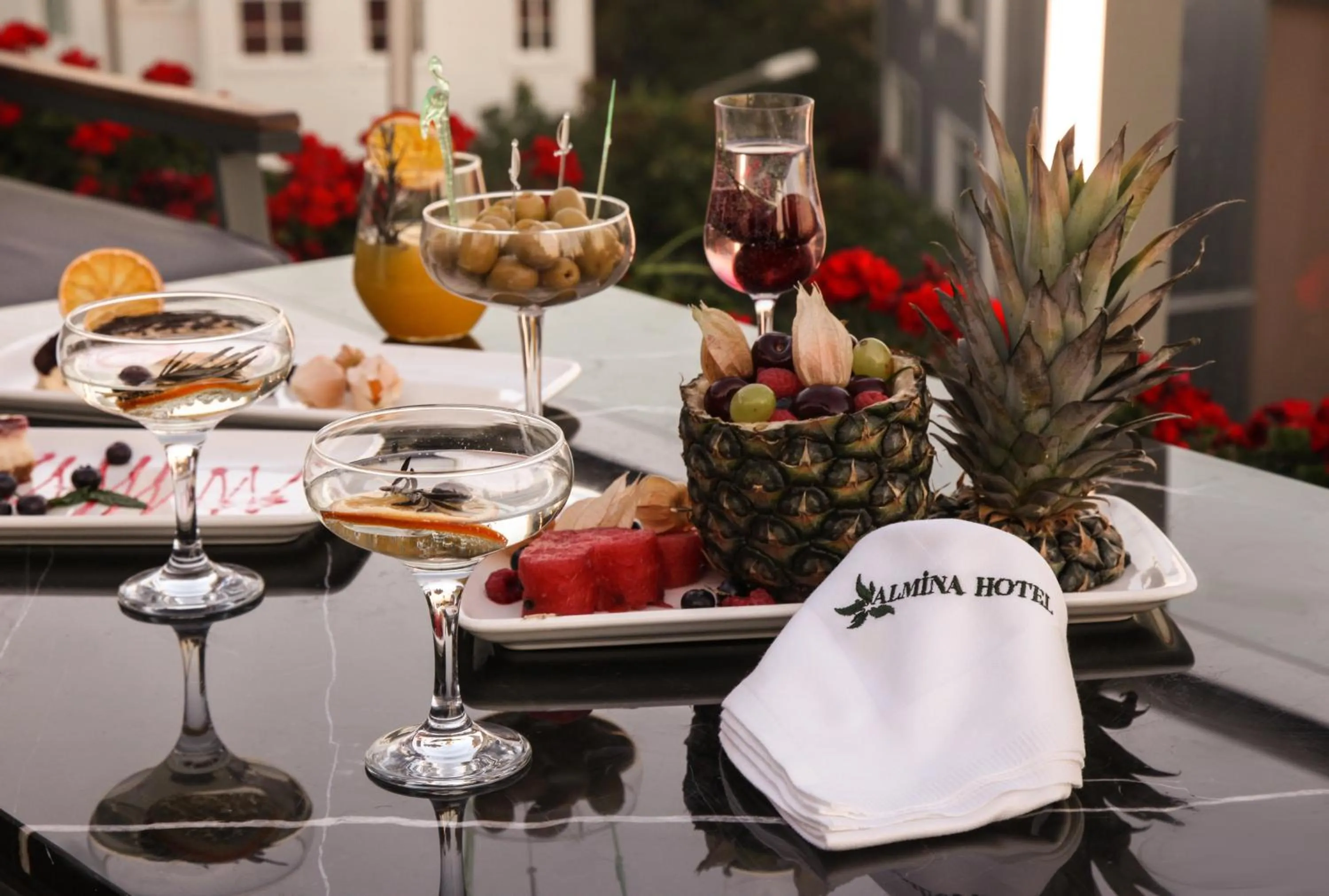 Food and drinks in Almina Hotel - Special Class