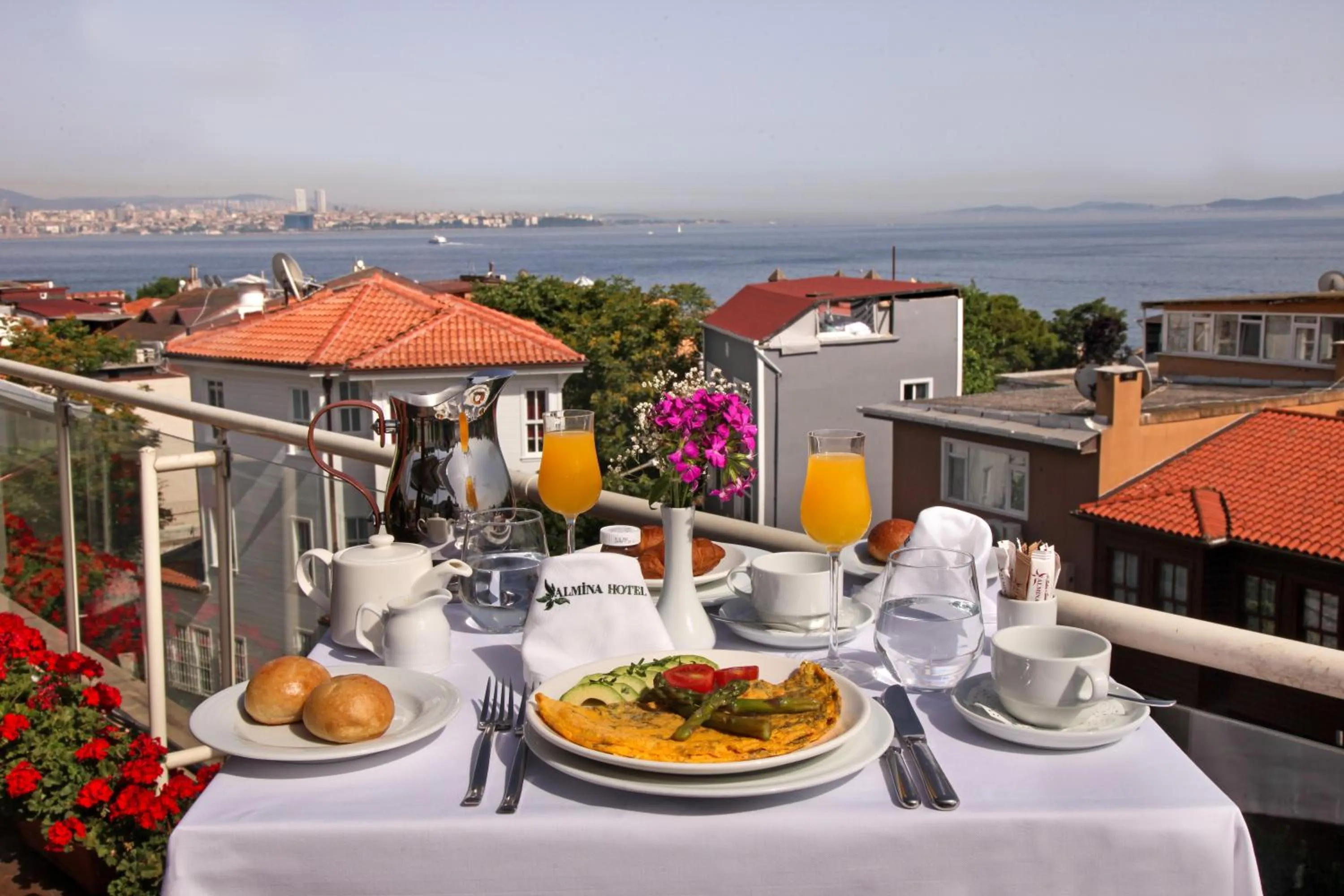 Food and drinks in Almina Hotel - Special Class