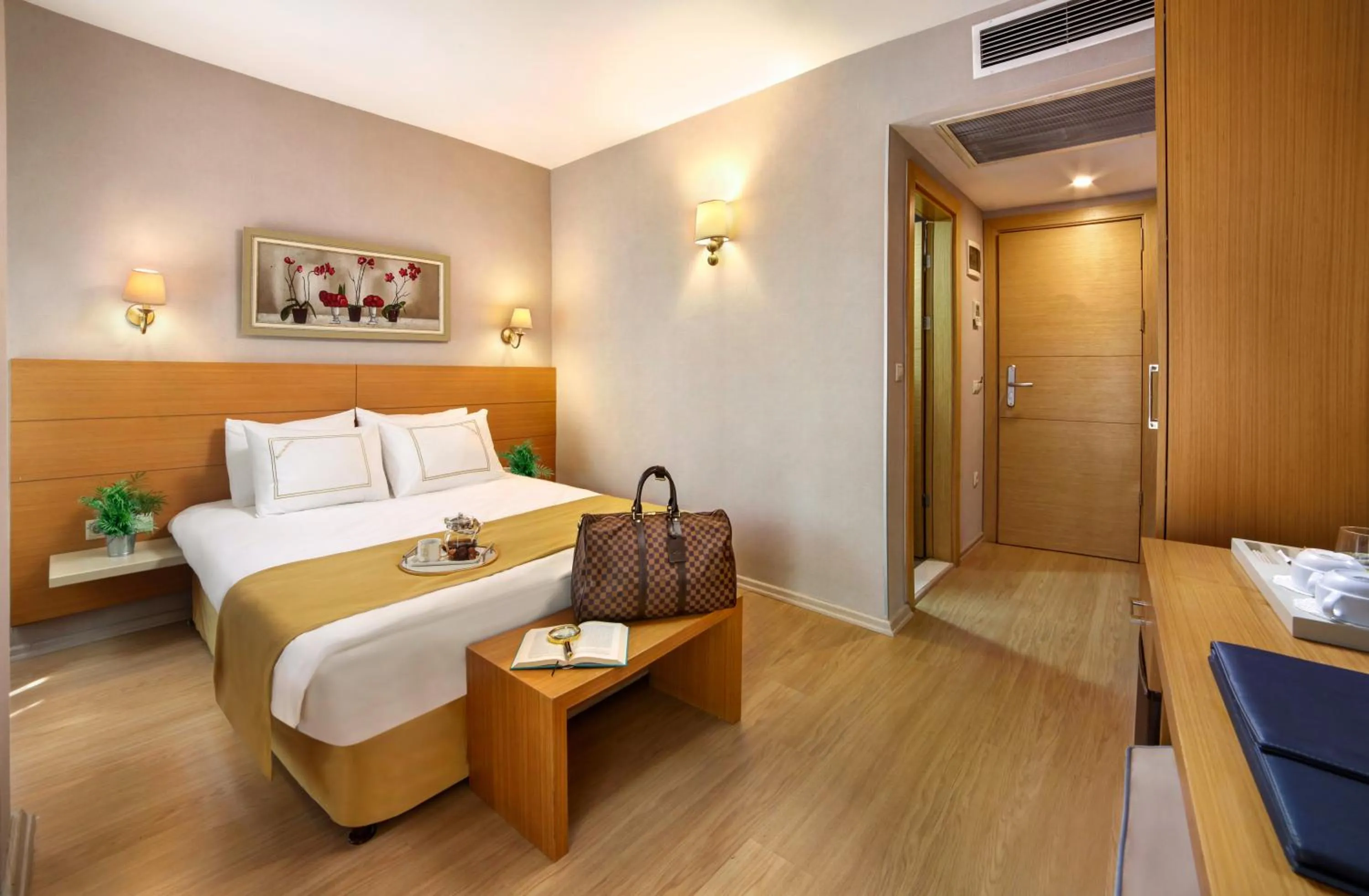 Photo of the whole room, Bed in Almina Hotel - Special Class