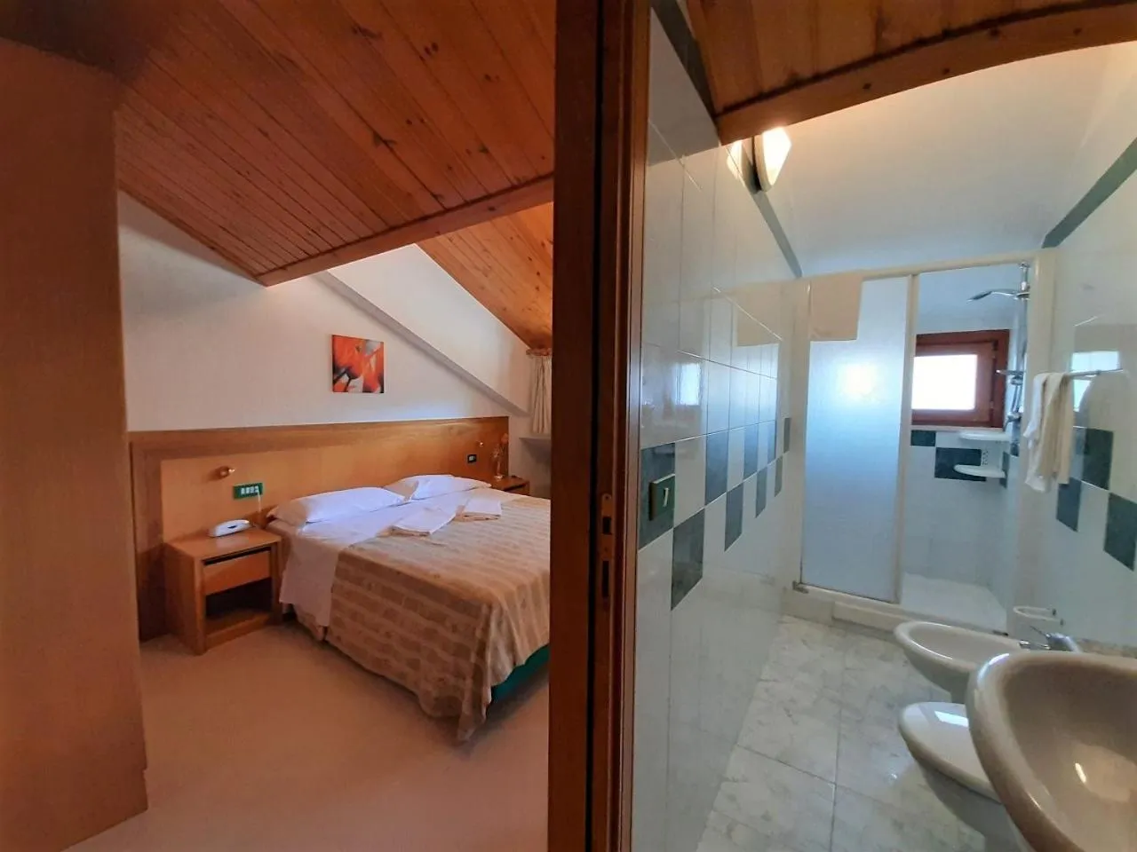 Photo of the whole room, Bathroom in Hotel Orso Bianco