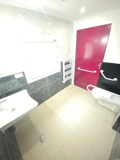 Bathroom in Fasthotel - Soissons Nord