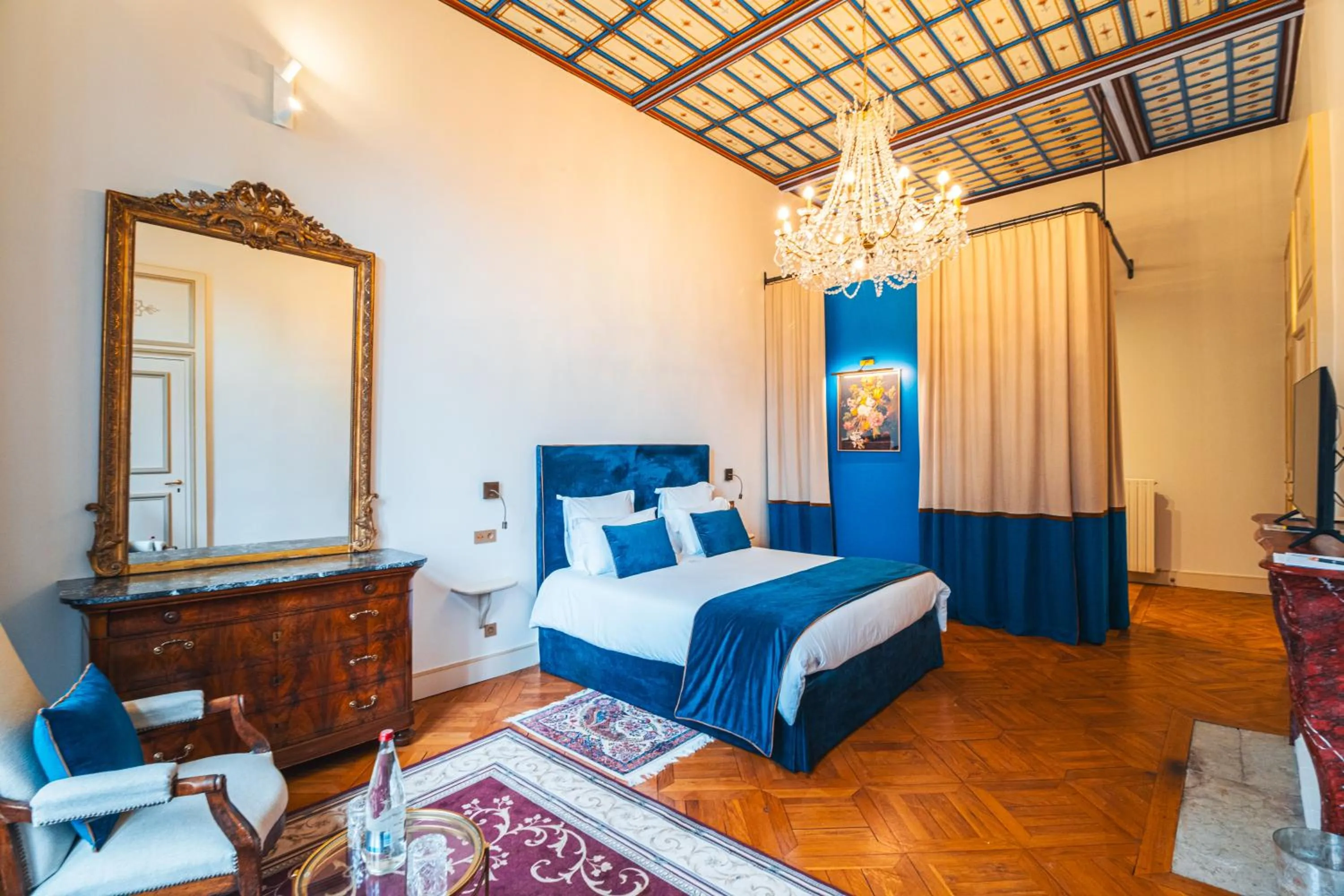 Photo of the whole room, Bed in Château de Thorens