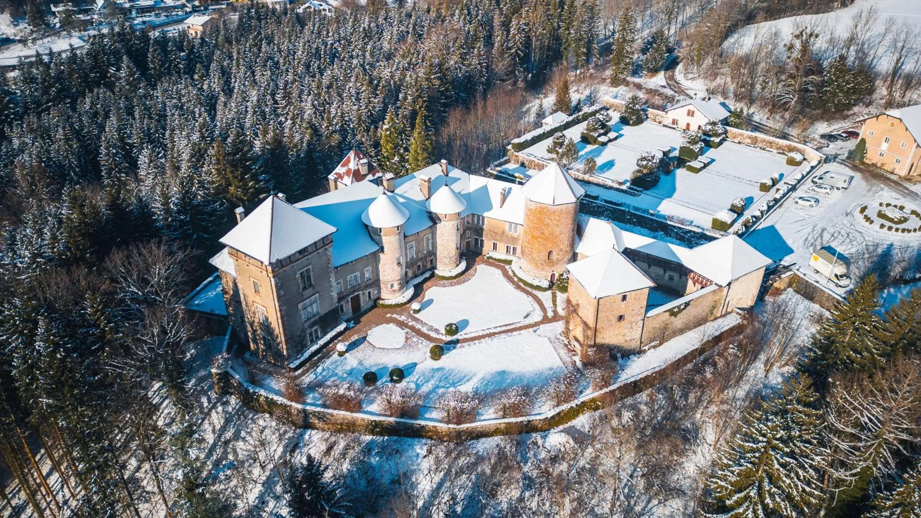 Property building in Château de Thorens