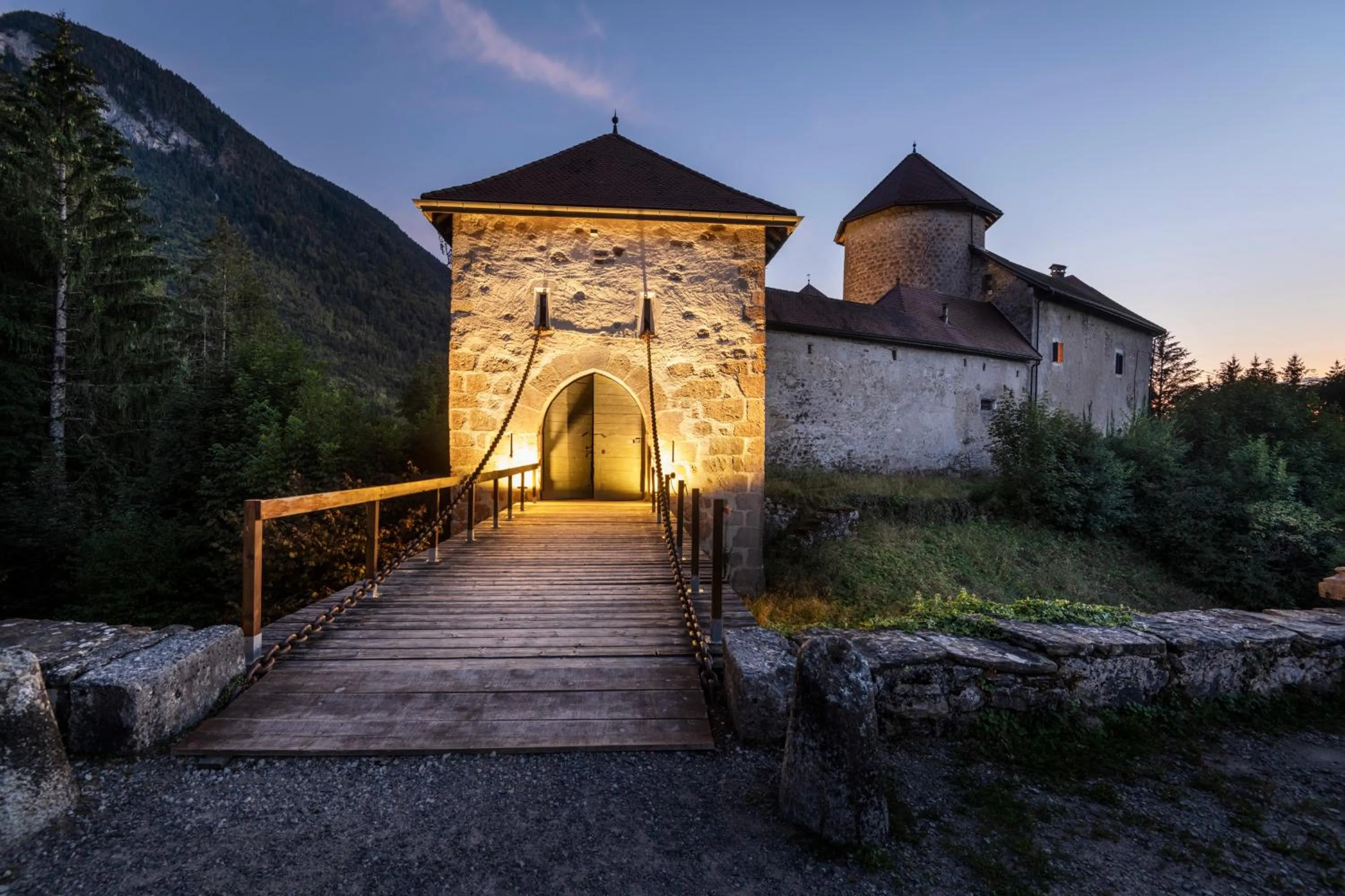 Night in Château de Thorens