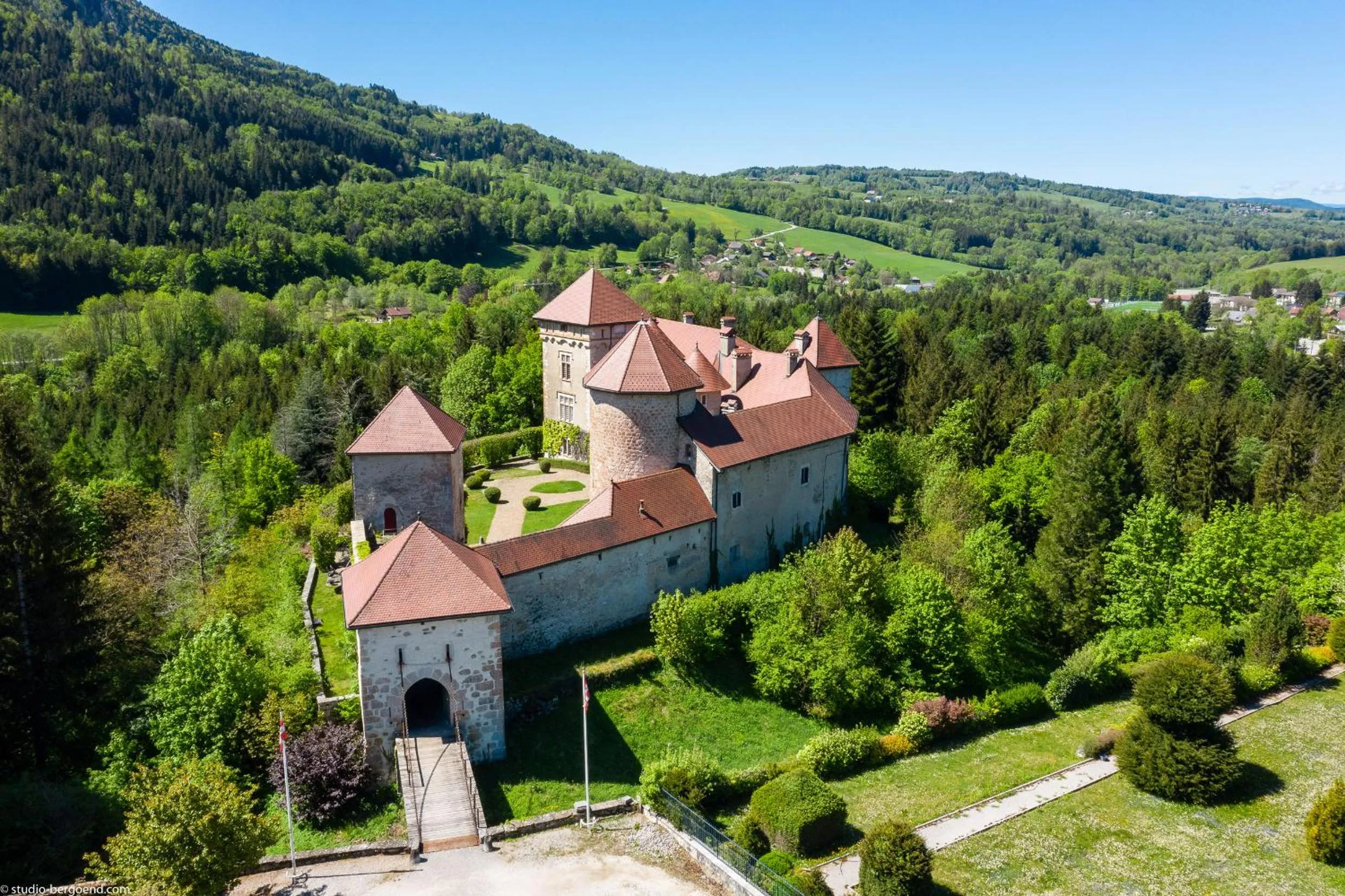 Property building in Château de Thorens