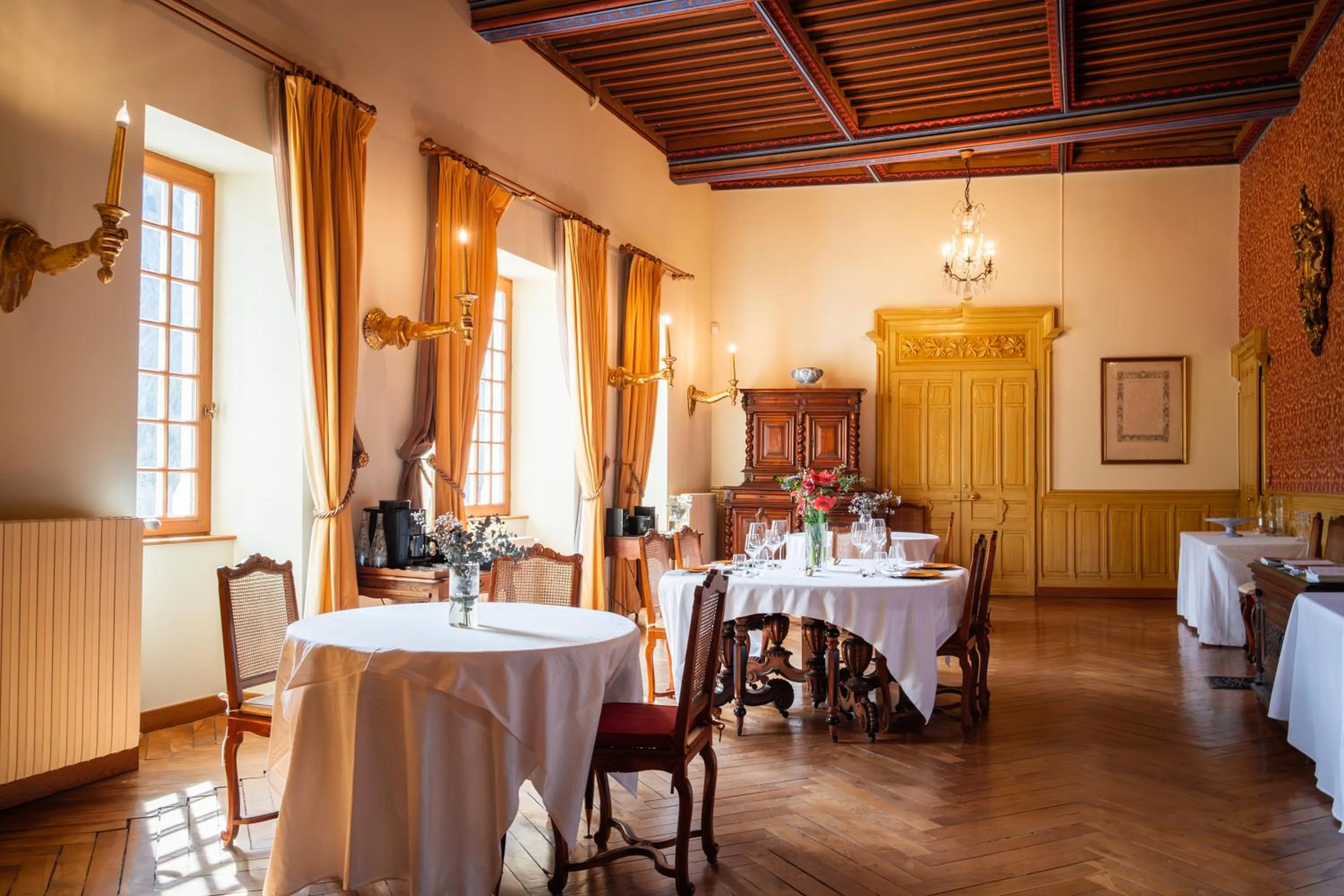 Restaurant/places to eat in Château de Thorens