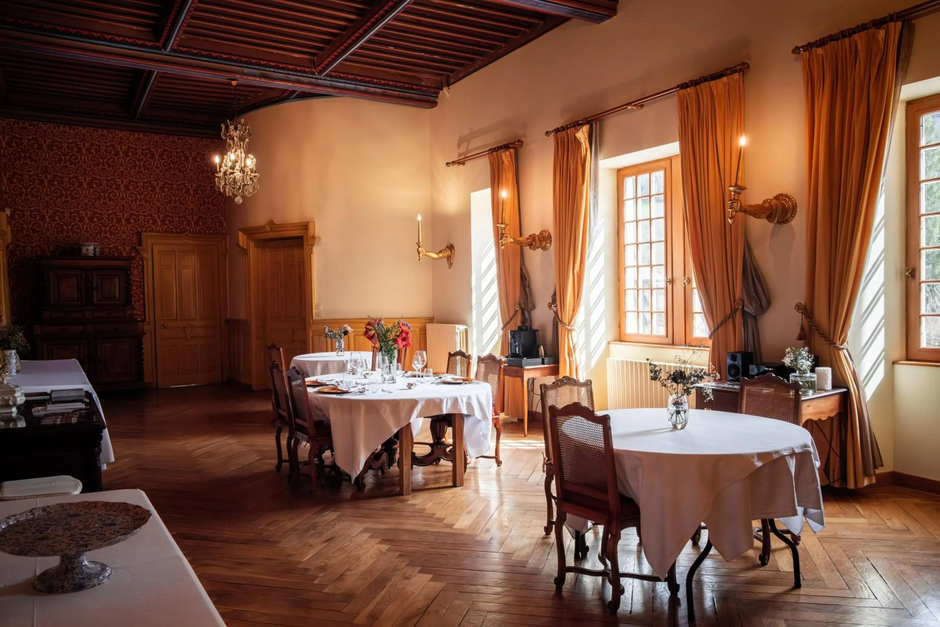 Restaurant/places to eat in Château de Thorens