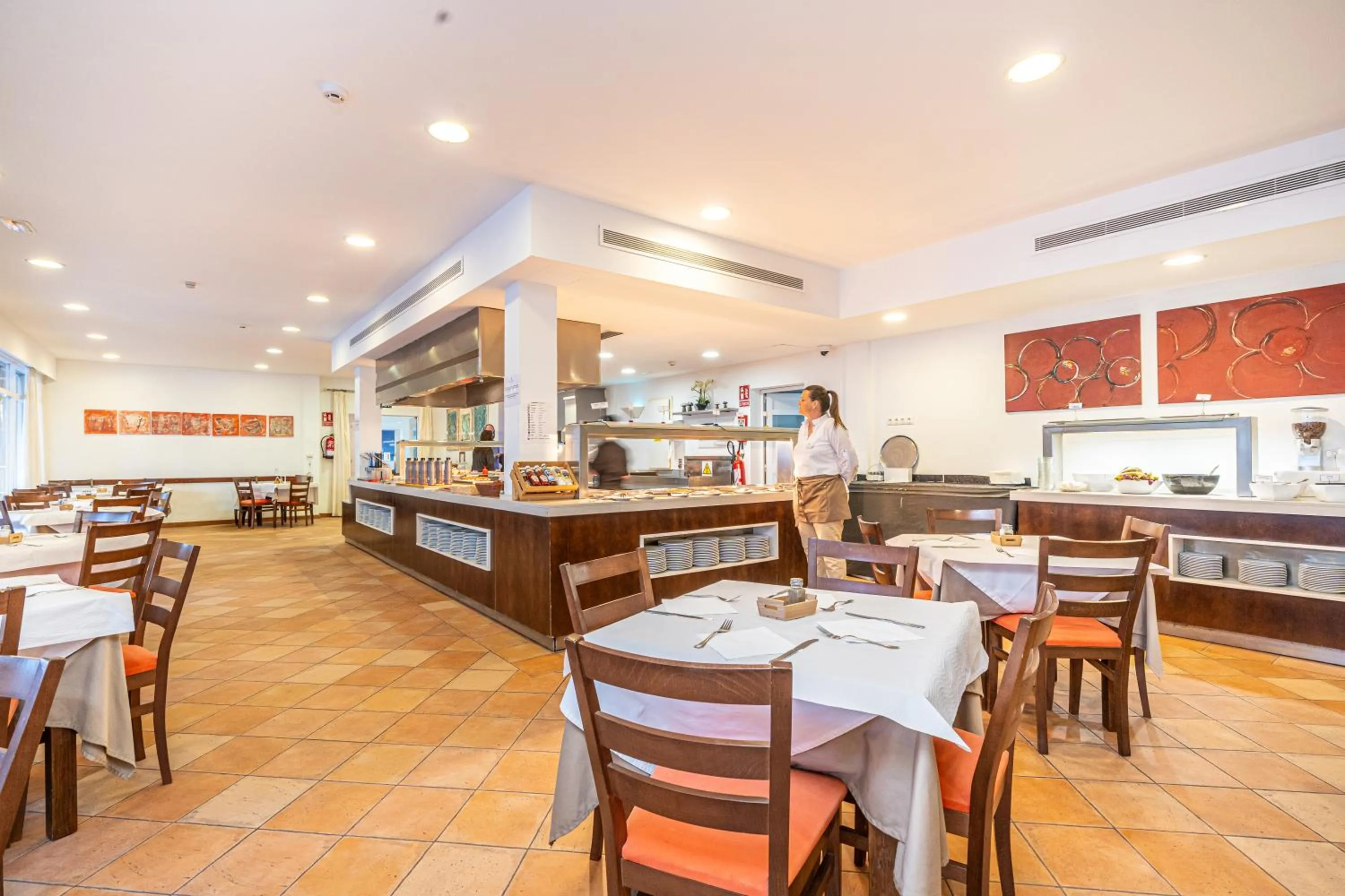 Restaurant/places to eat in Aparthotel Holiday Center