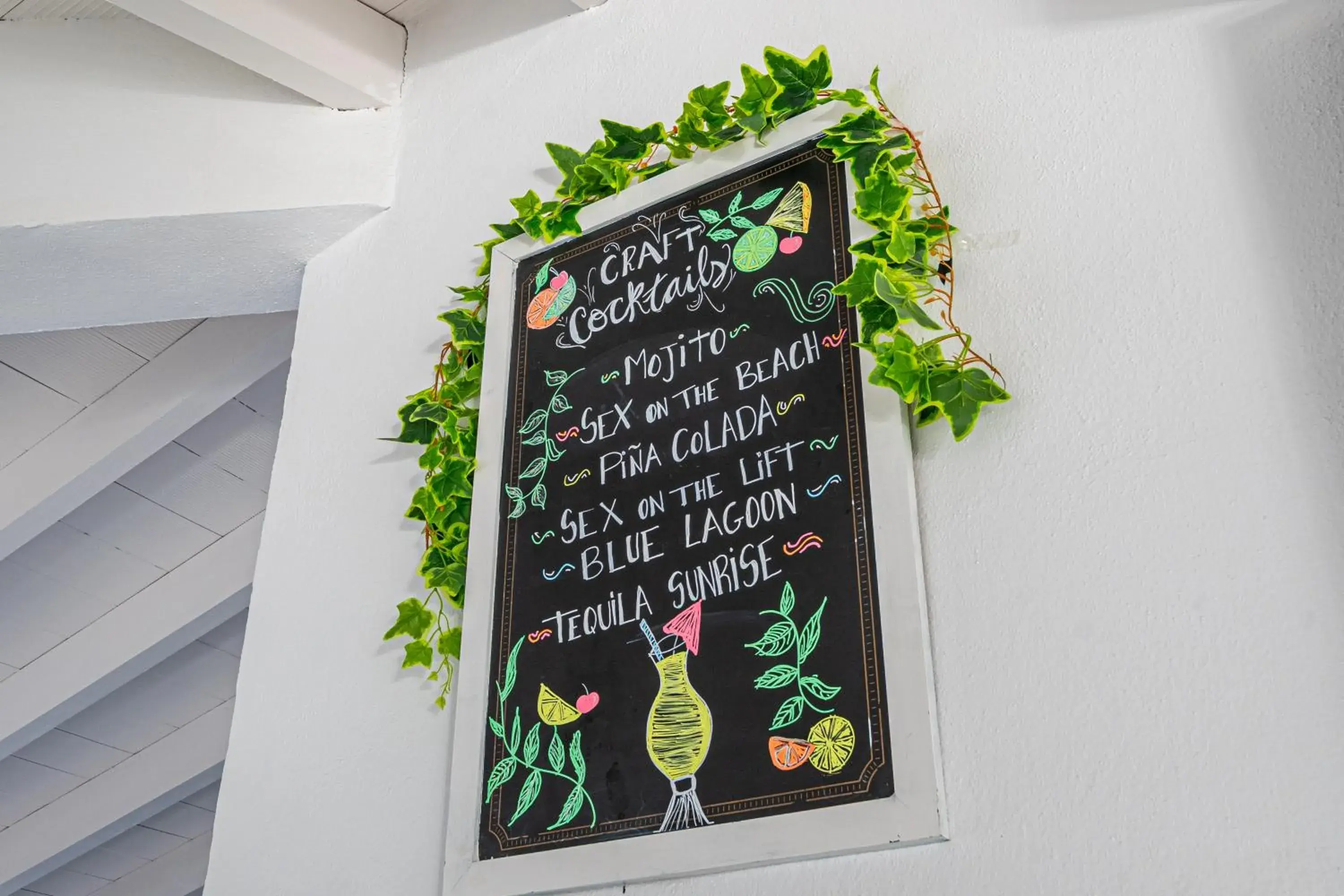 Lounge or bar in Aparthotel Holiday Center Lounge or bar in Aparthotel Holiday Center