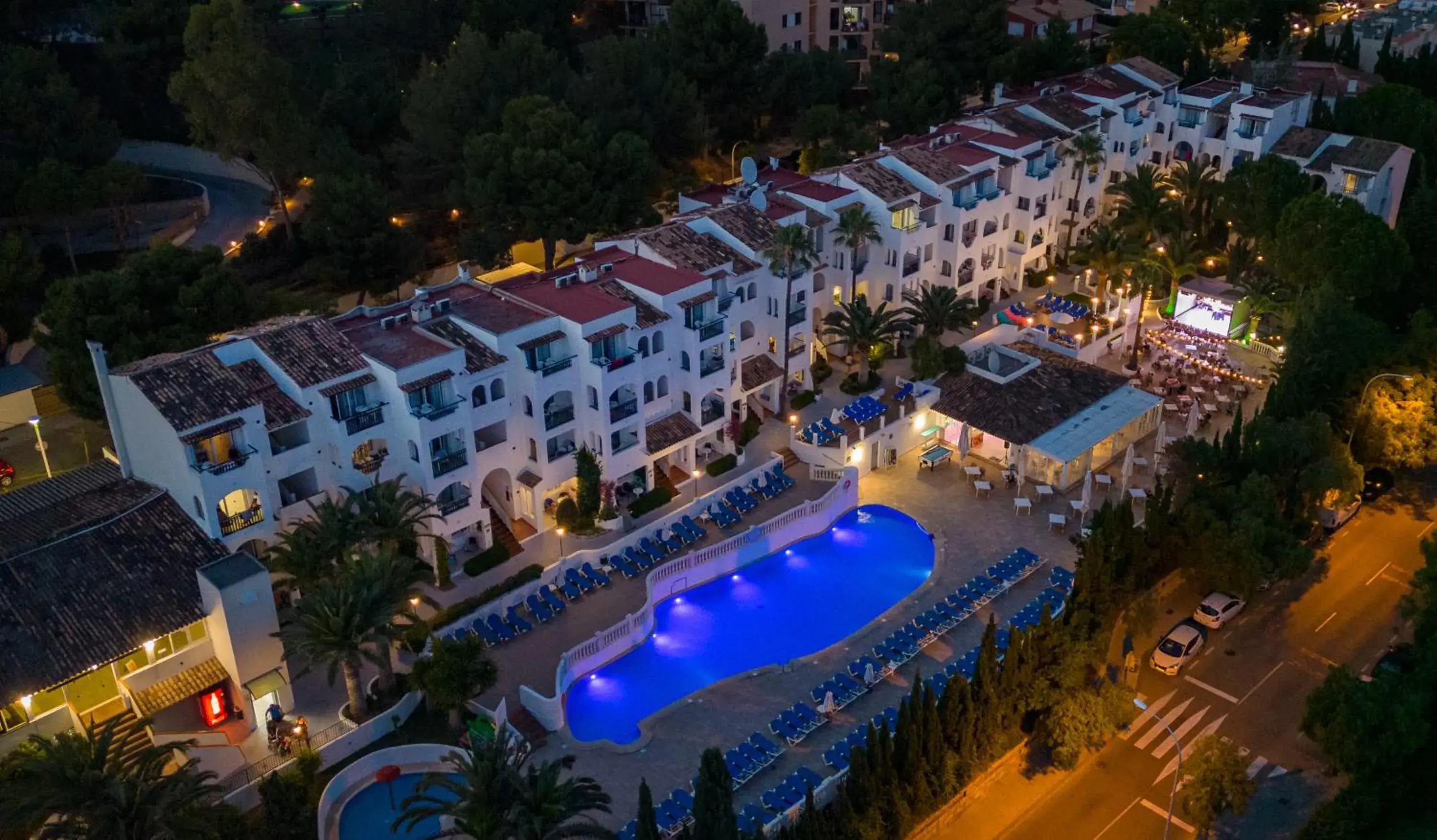 Property building in Aparthotel Holiday Center Property building in Aparthotel Holiday Center