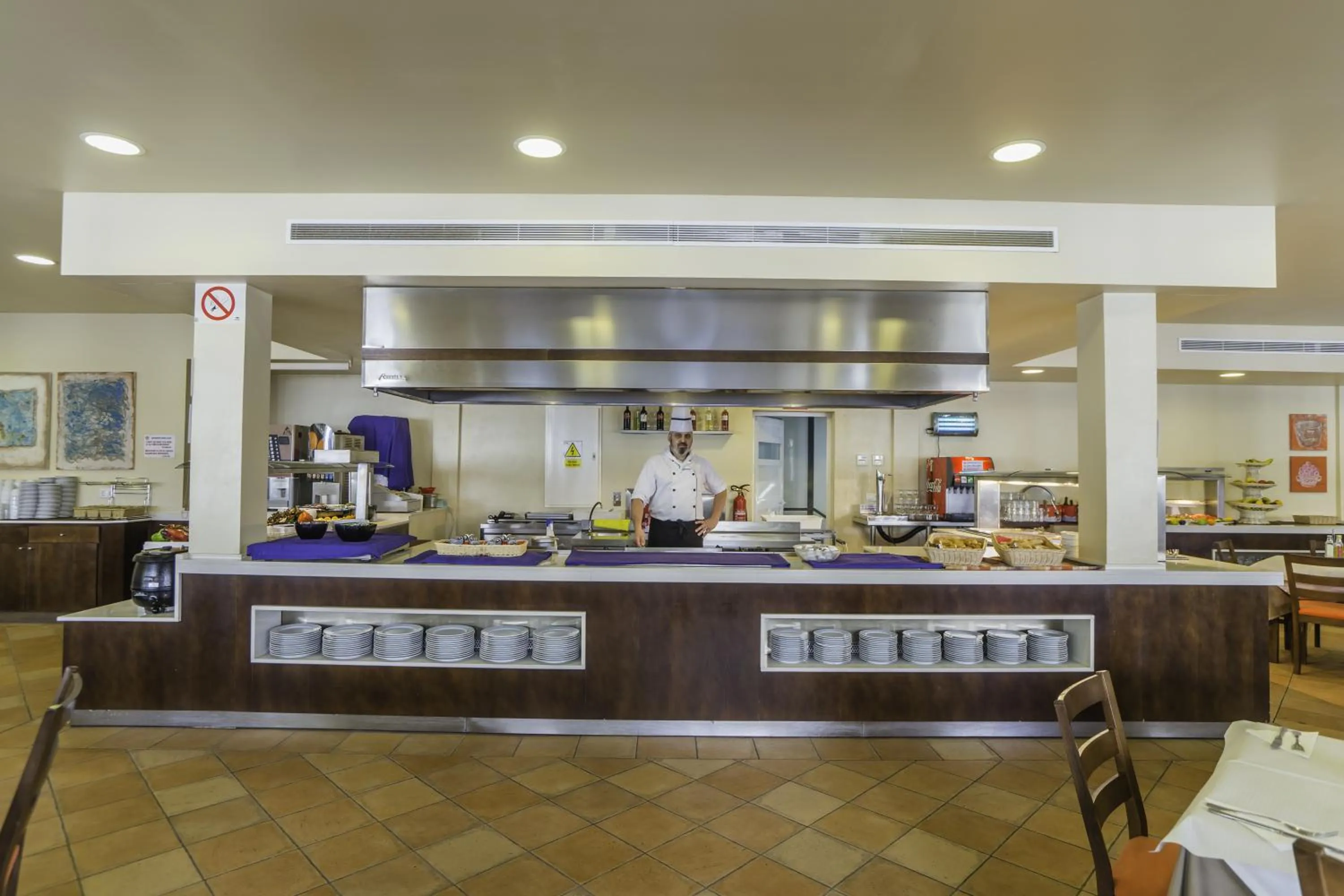 Restaurant/places to eat in Aparthotel Holiday Center