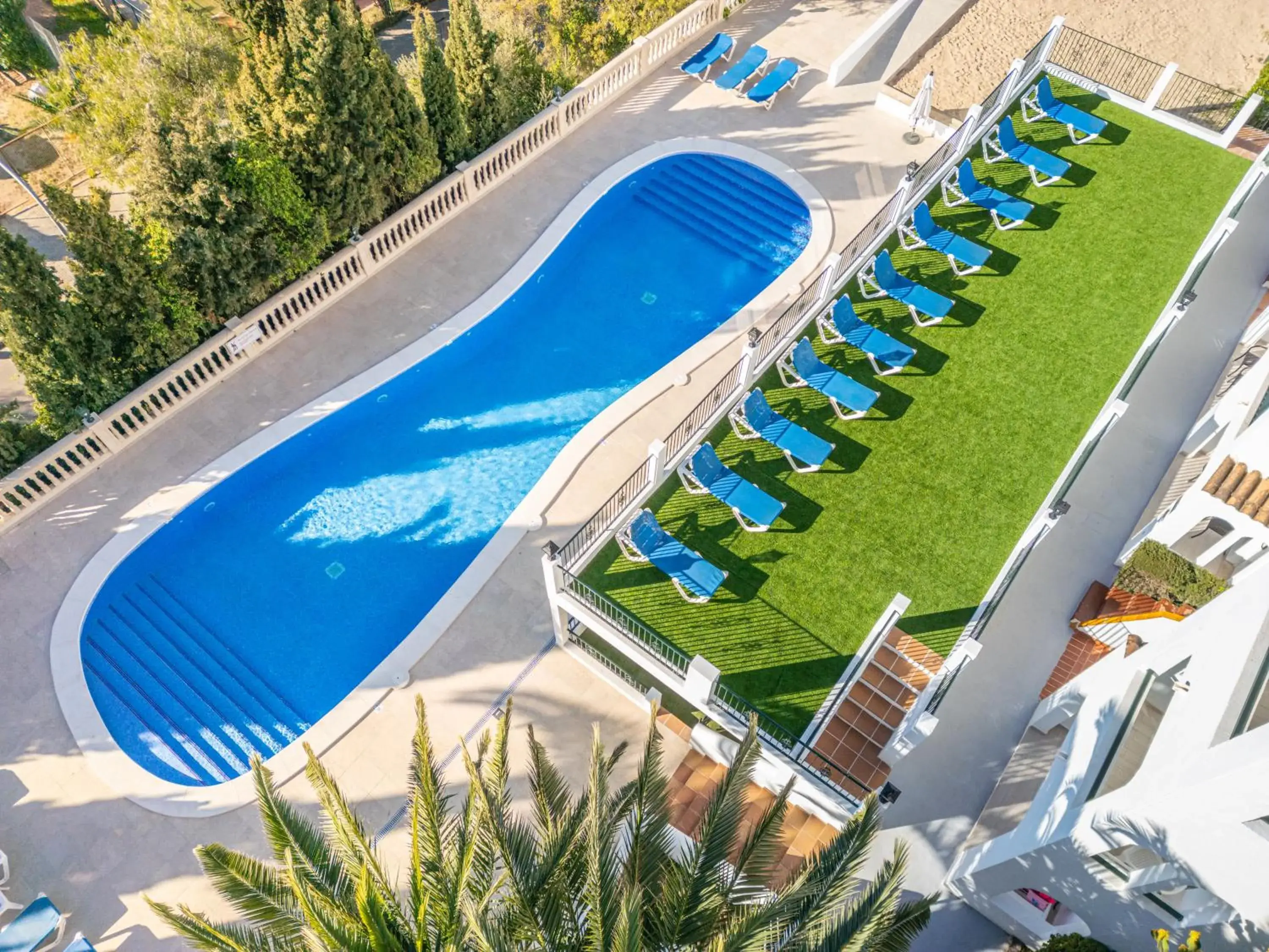 Swimming pool in Aparthotel Holiday Center Swimming pool in Aparthotel Holiday Center