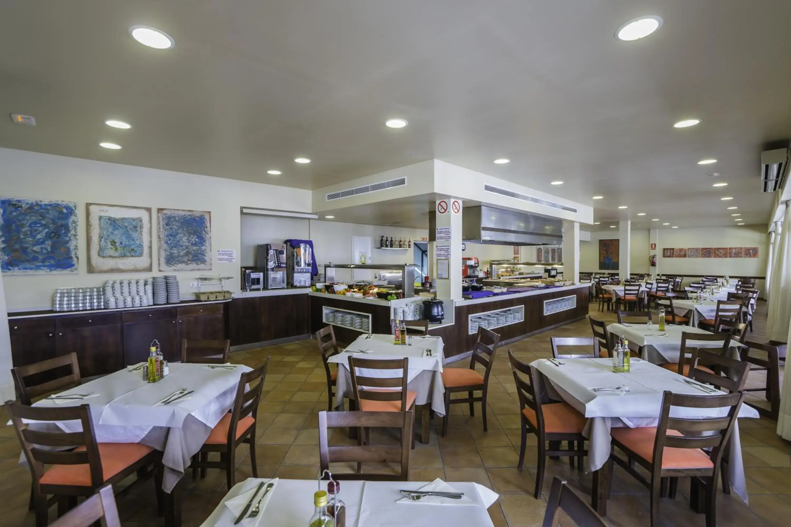 Restaurant/places to eat in Aparthotel Holiday Center Restaurant/places to eat in Aparthotel Holiday Center