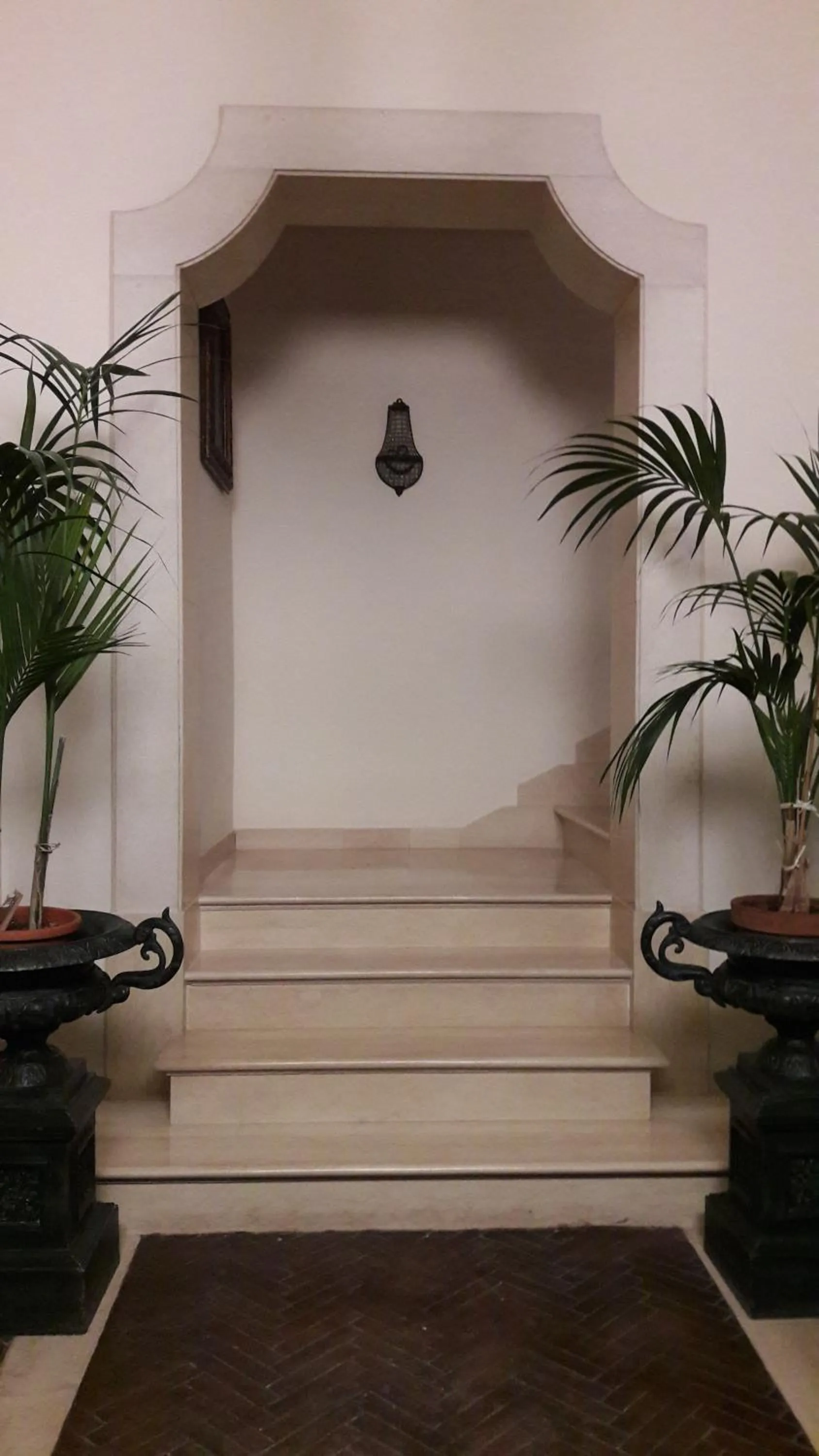 Facade/entrance in Palazzo Laguardia