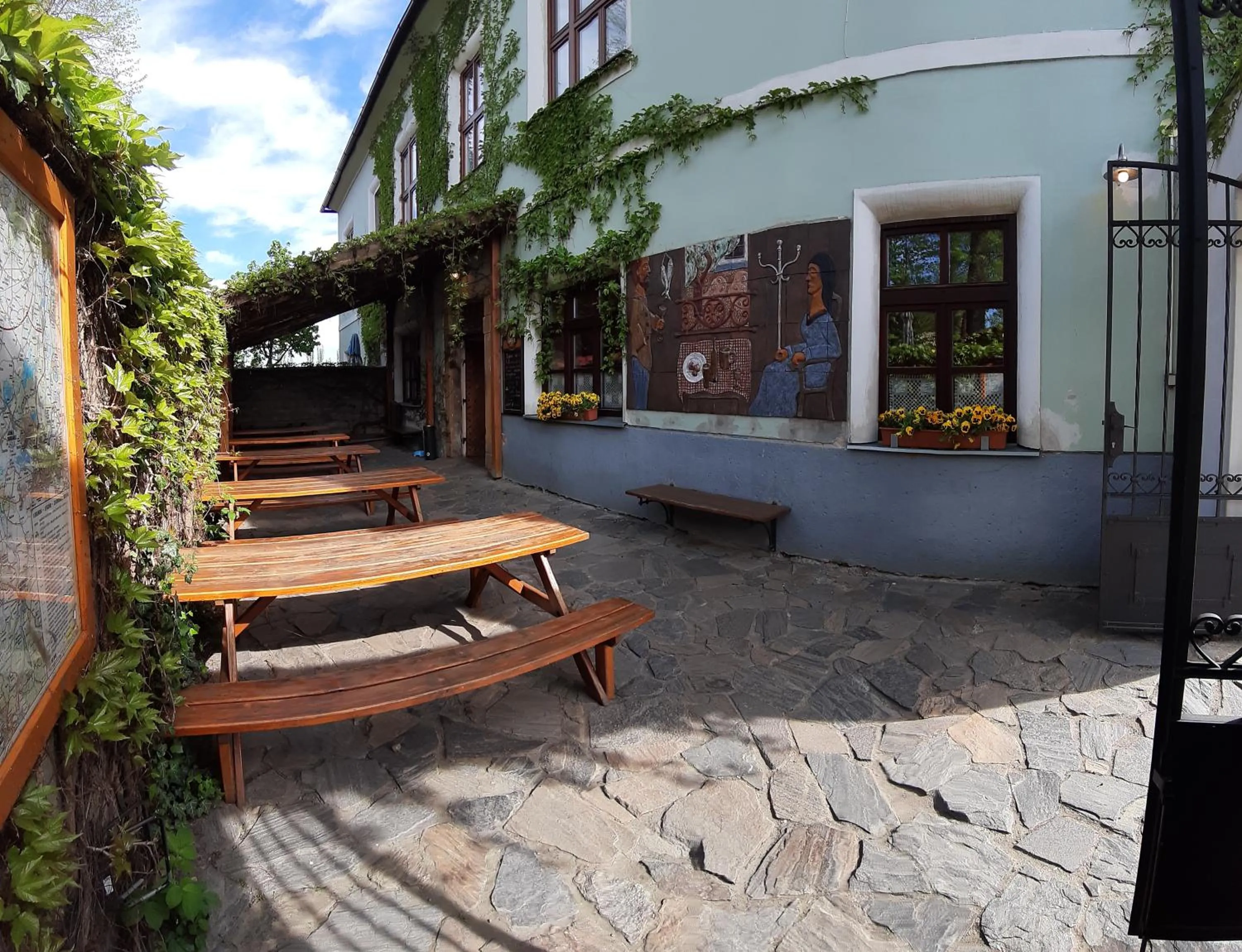 Garden view in Penzion a restaurace U Hájků