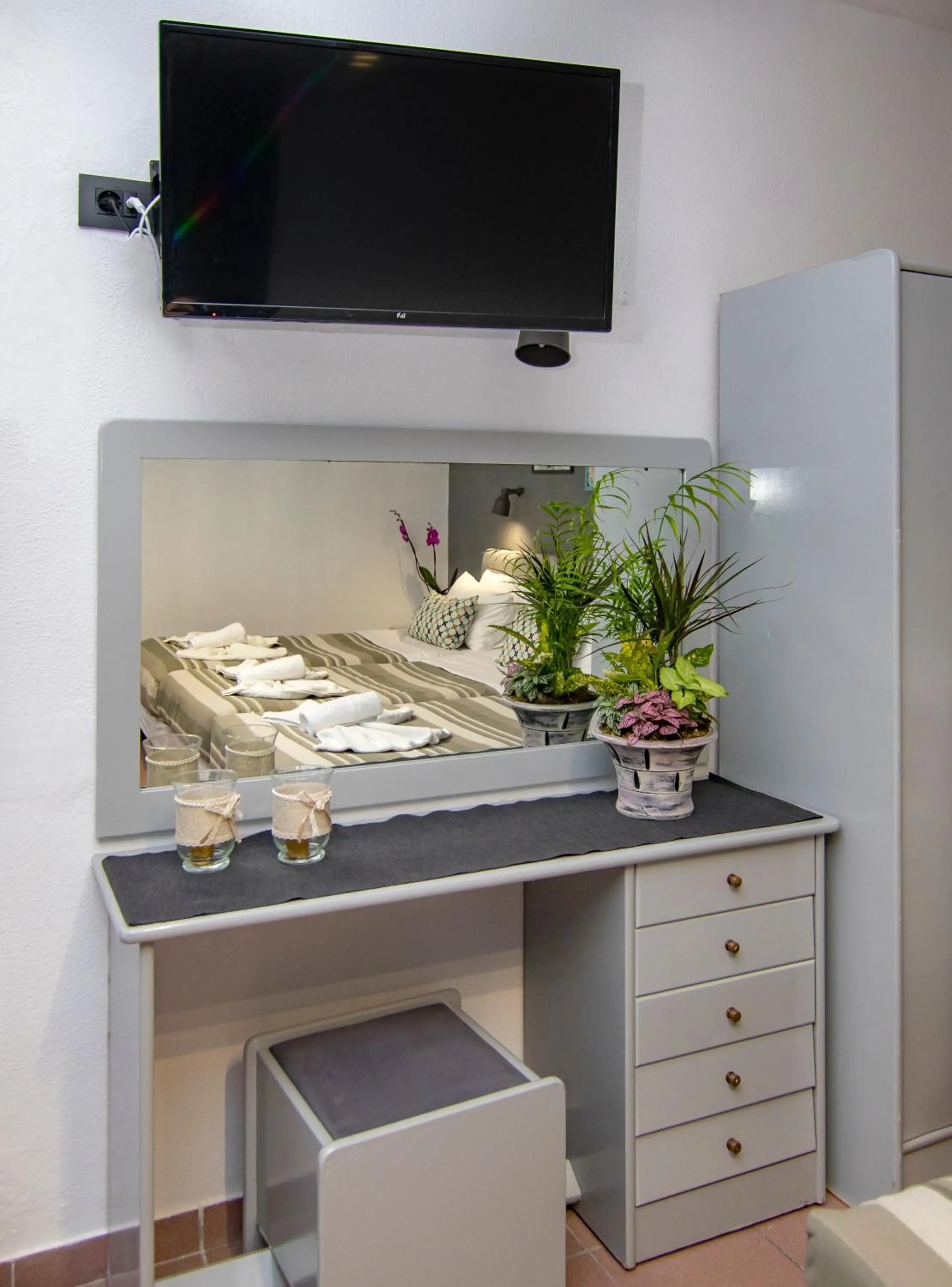 TV and multimedia in Kahlua Hotel Apartments