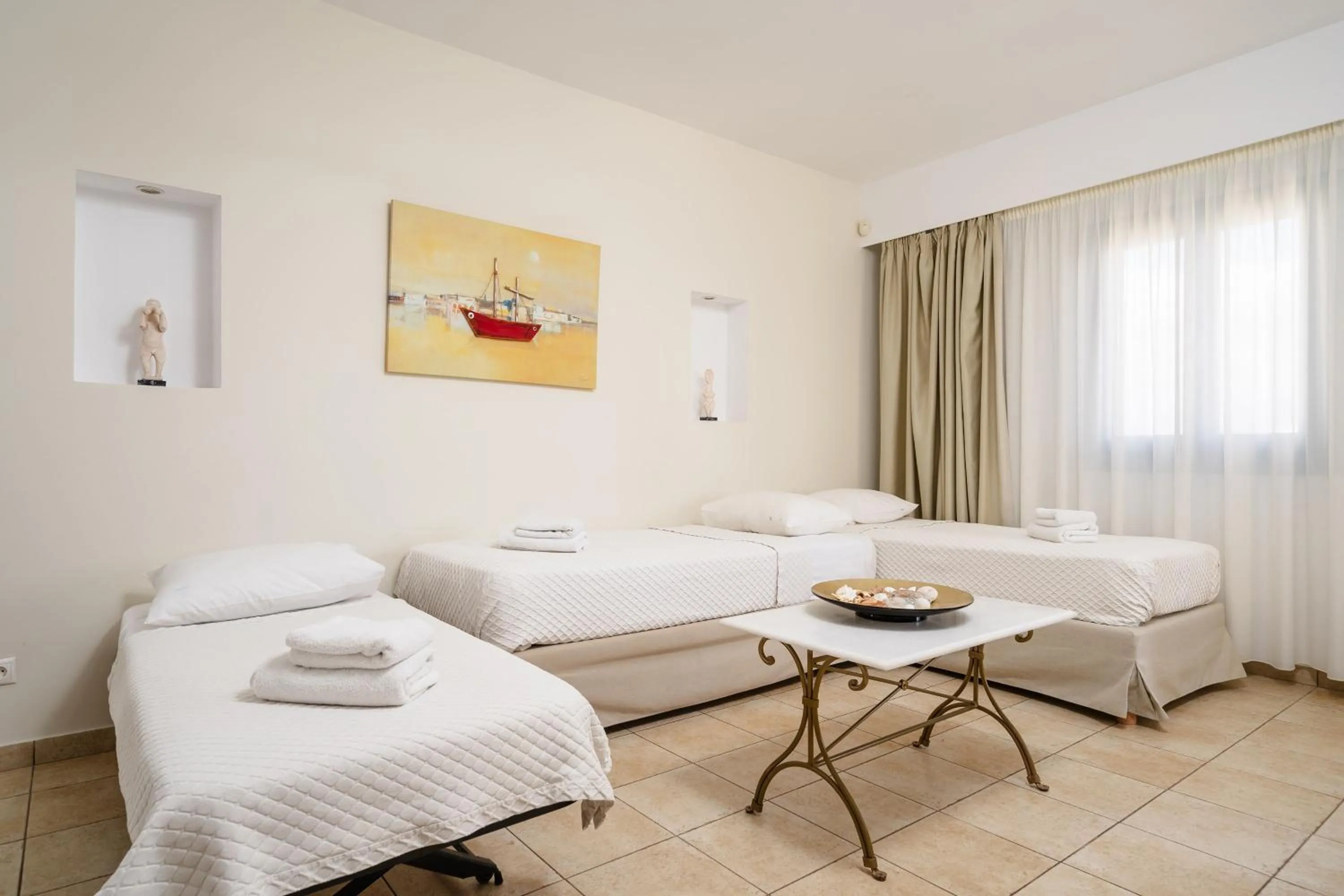 Shower, Bed in Mitos Suites