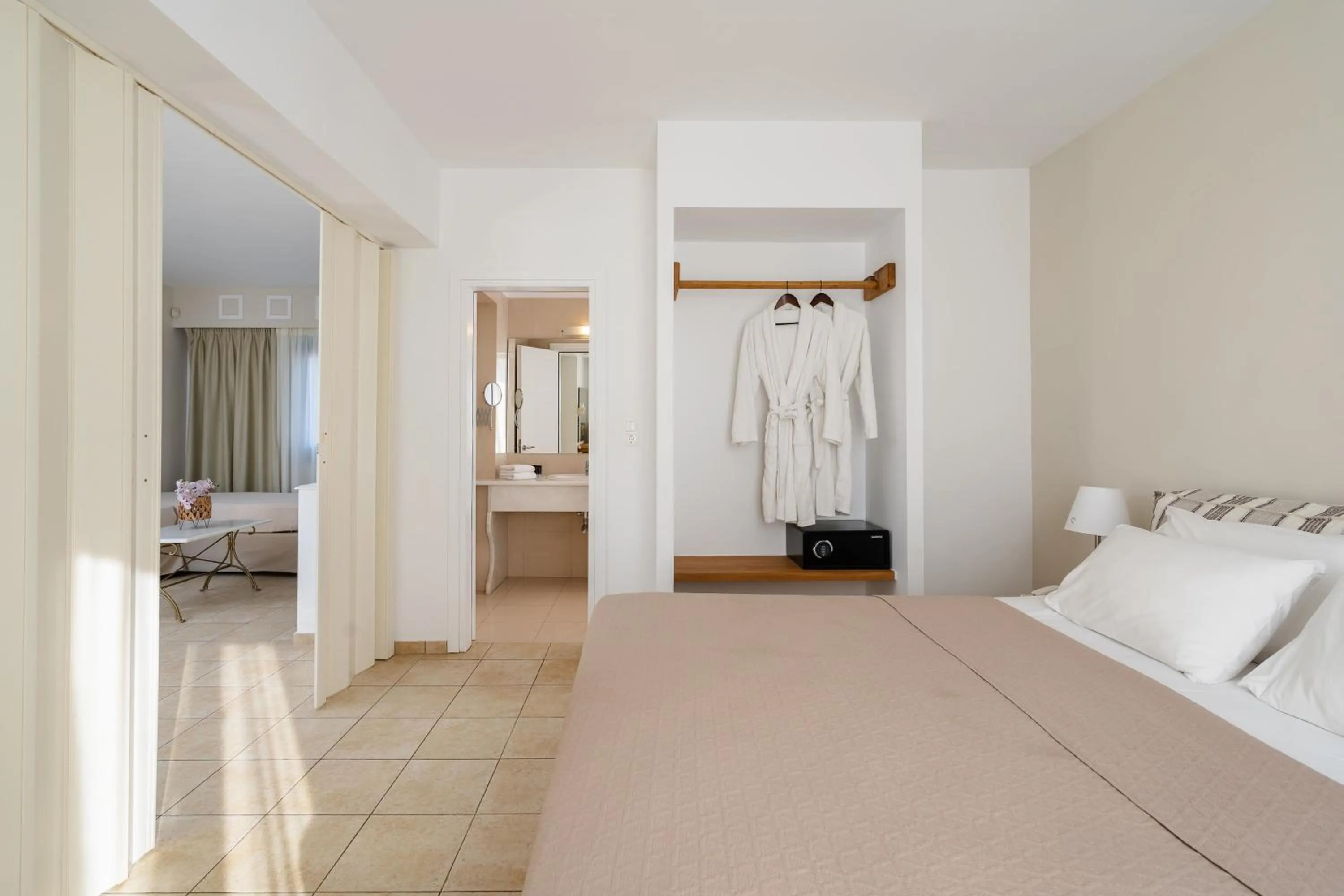 Shower, Bed in Mitos Suites