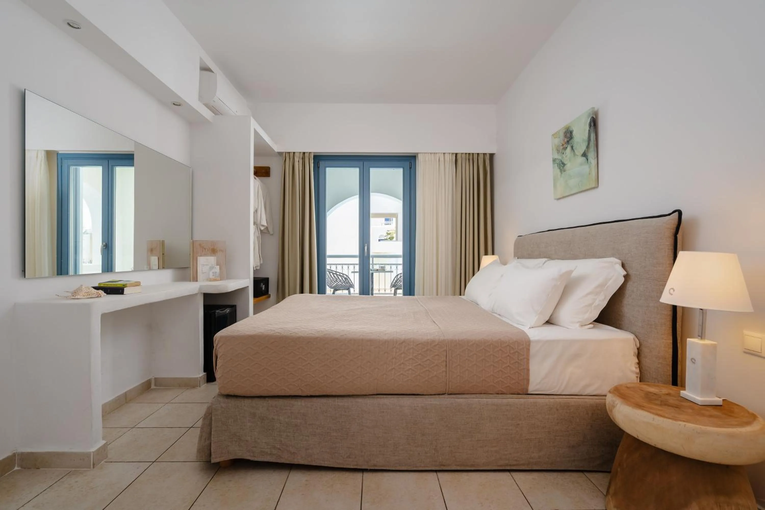 Shower, Bed in Mitos Suites