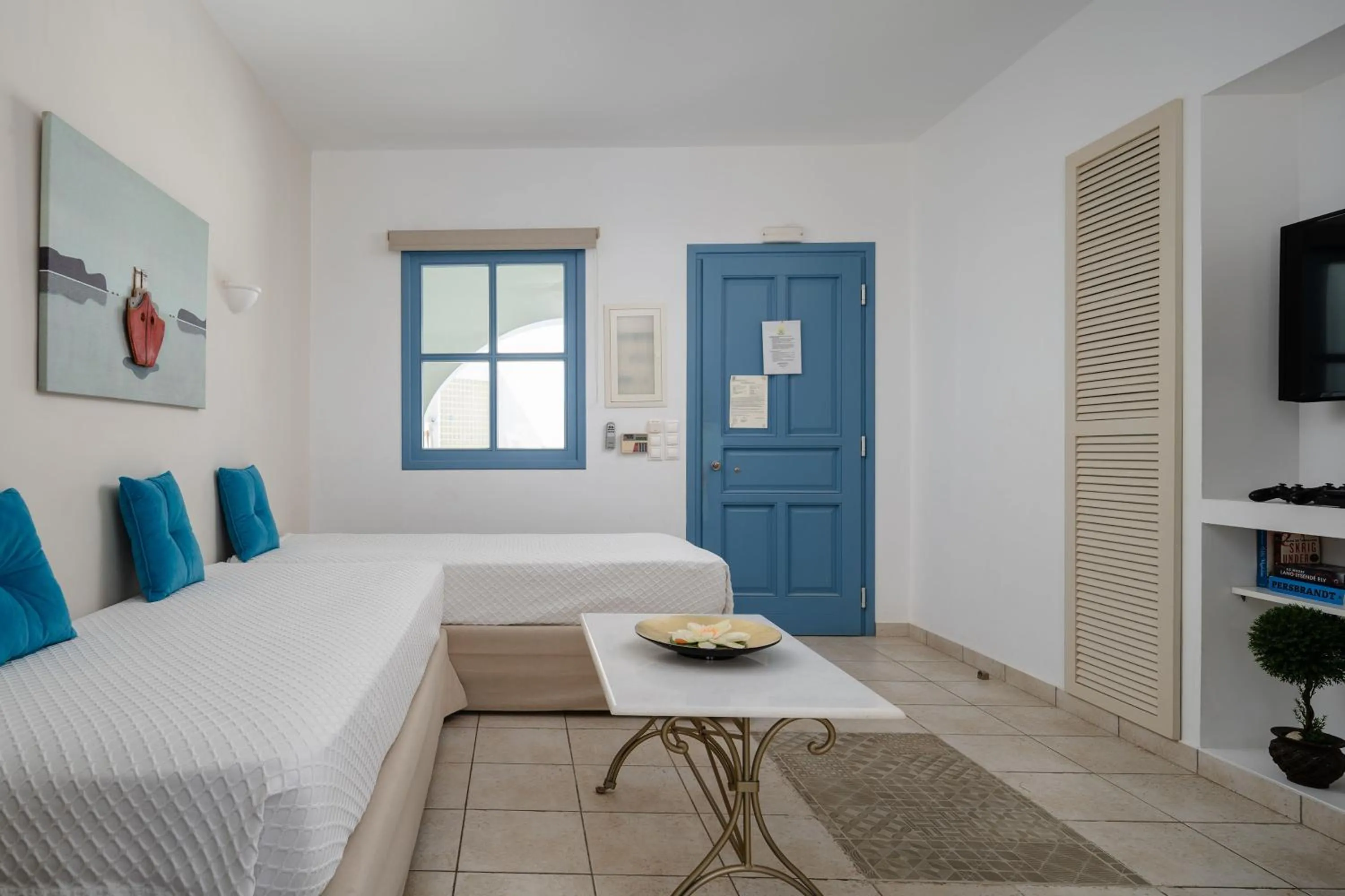 Property building, Bed in Mitos Suites