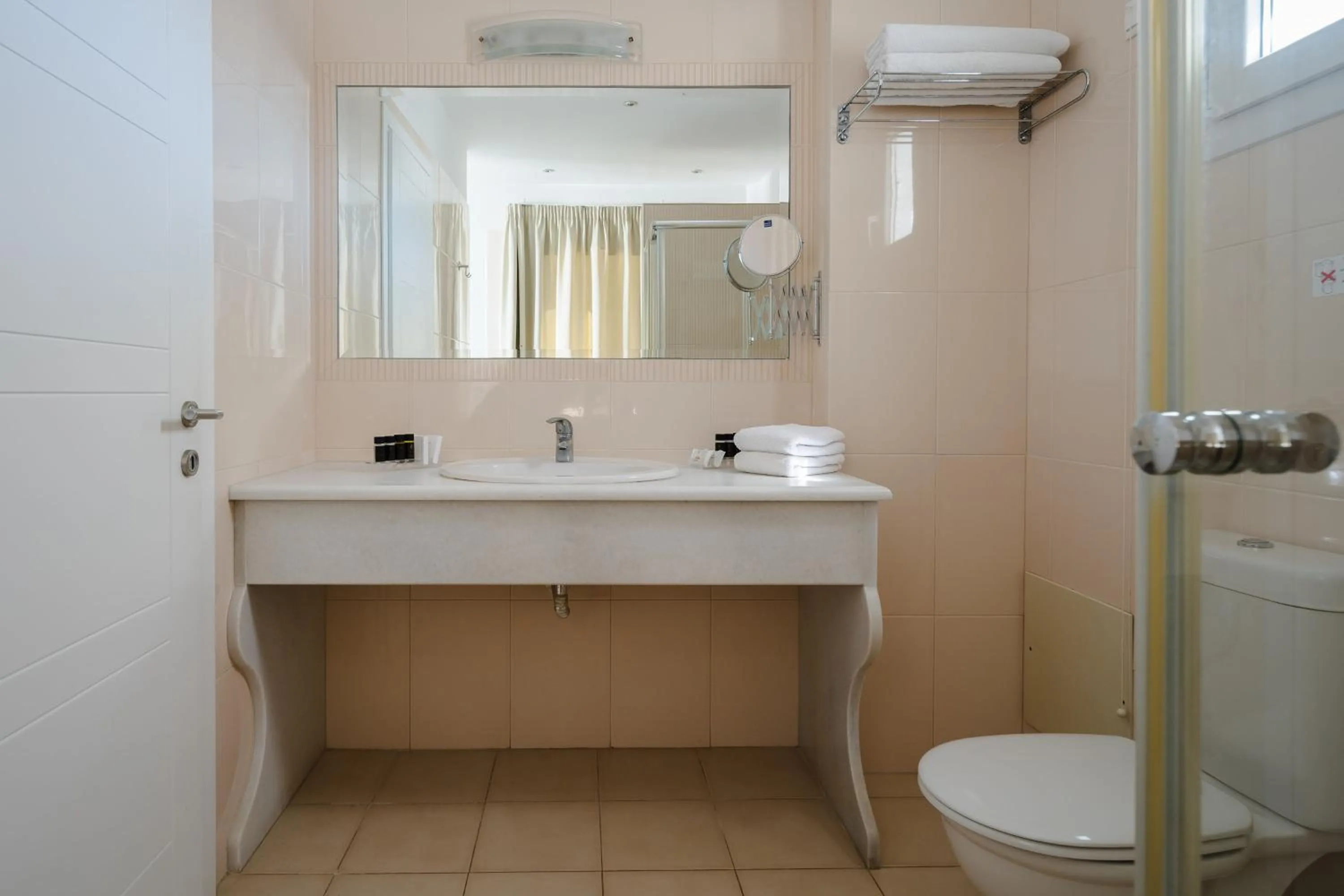 Shower in Mitos Suites