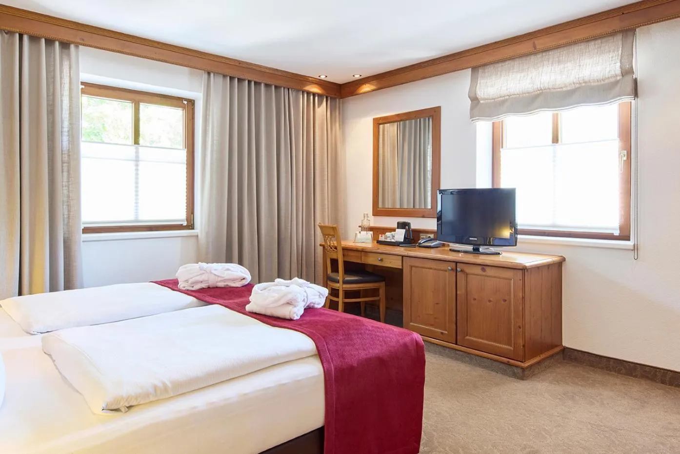 View (from property/room), Bed in Hotel Hubertus