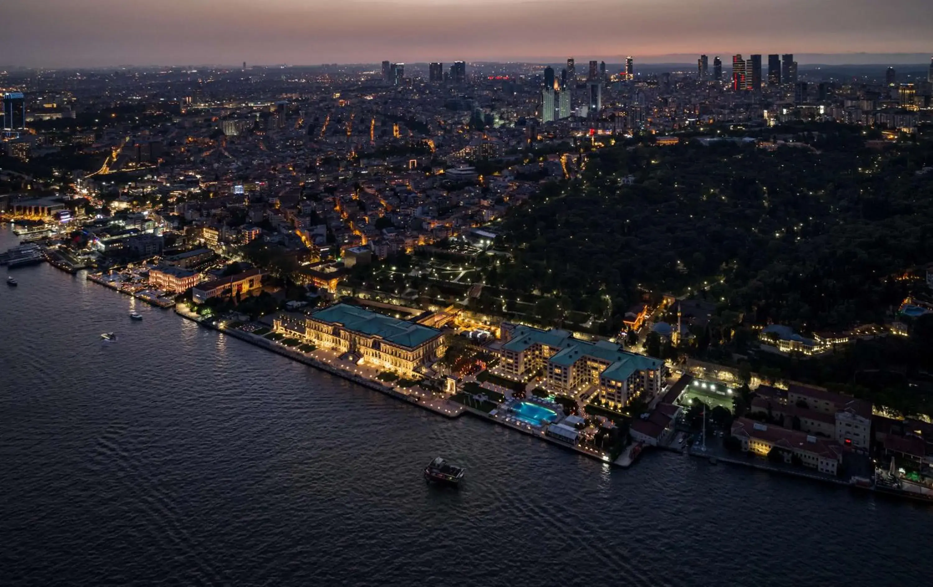 Property building in Çırağan Palace Kempinski Istanbul Property building in Çırağan Palace Kempinski Istanbul
