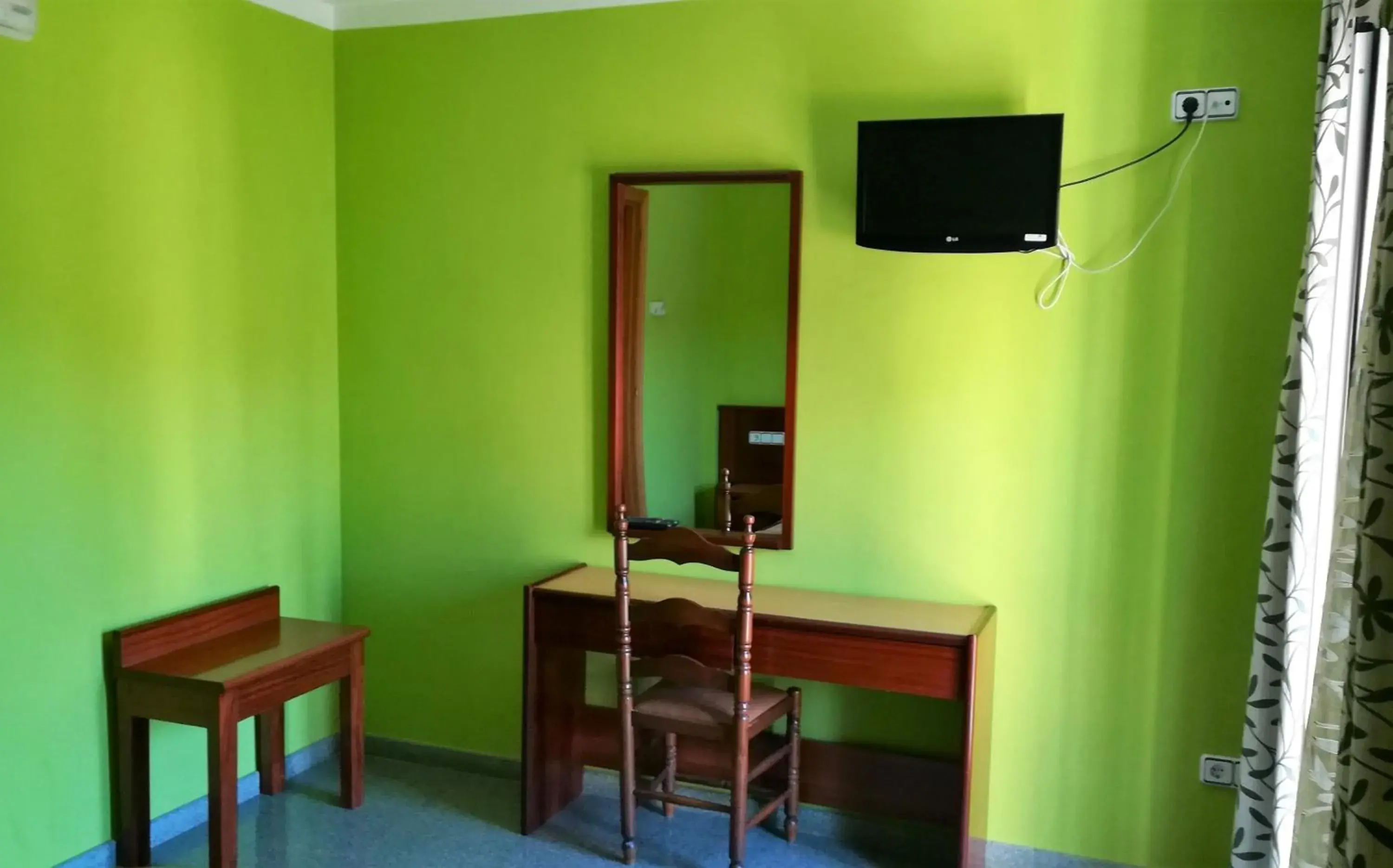 Twin Room in Hotel Don Pelayo Twin Room in Hotel Don Pelayo