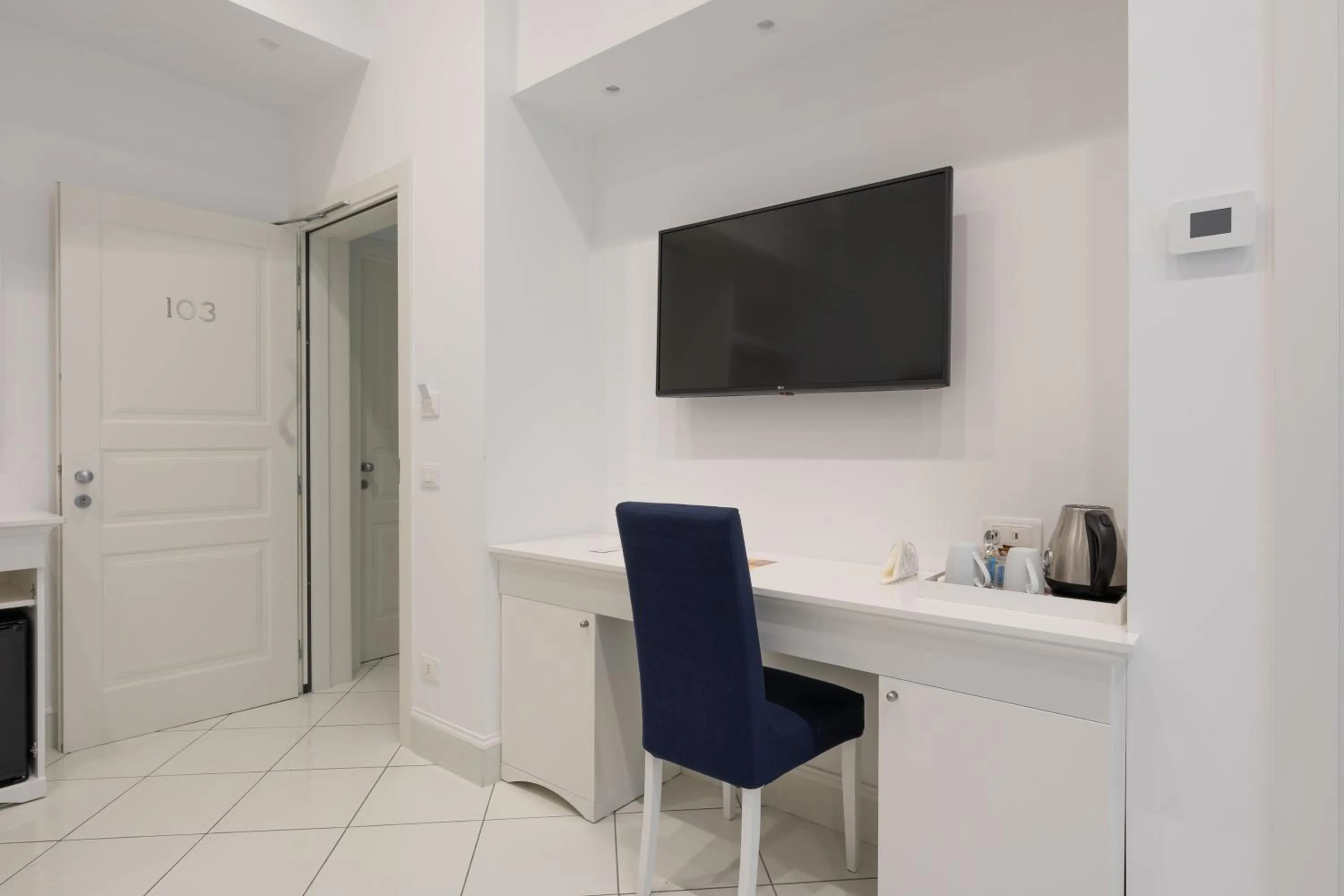 TV and multimedia in Duomo Guest House - Stay in Sorrento